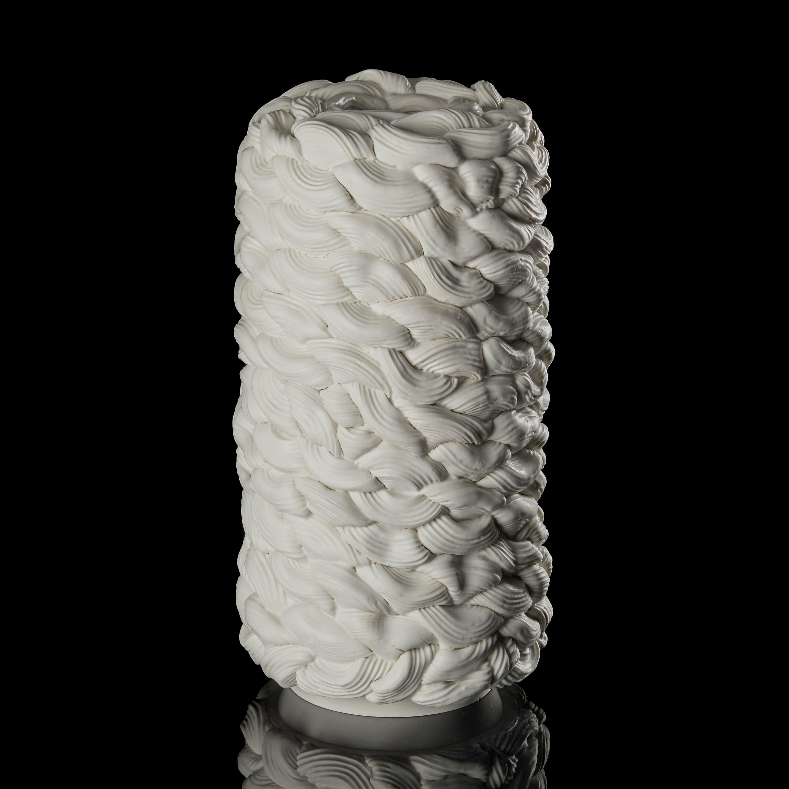 Achromatic Foldes in White IV, un vaso in ceramica bianca di Steven Edwards In condizioni Nuovo in vendita a London, GB