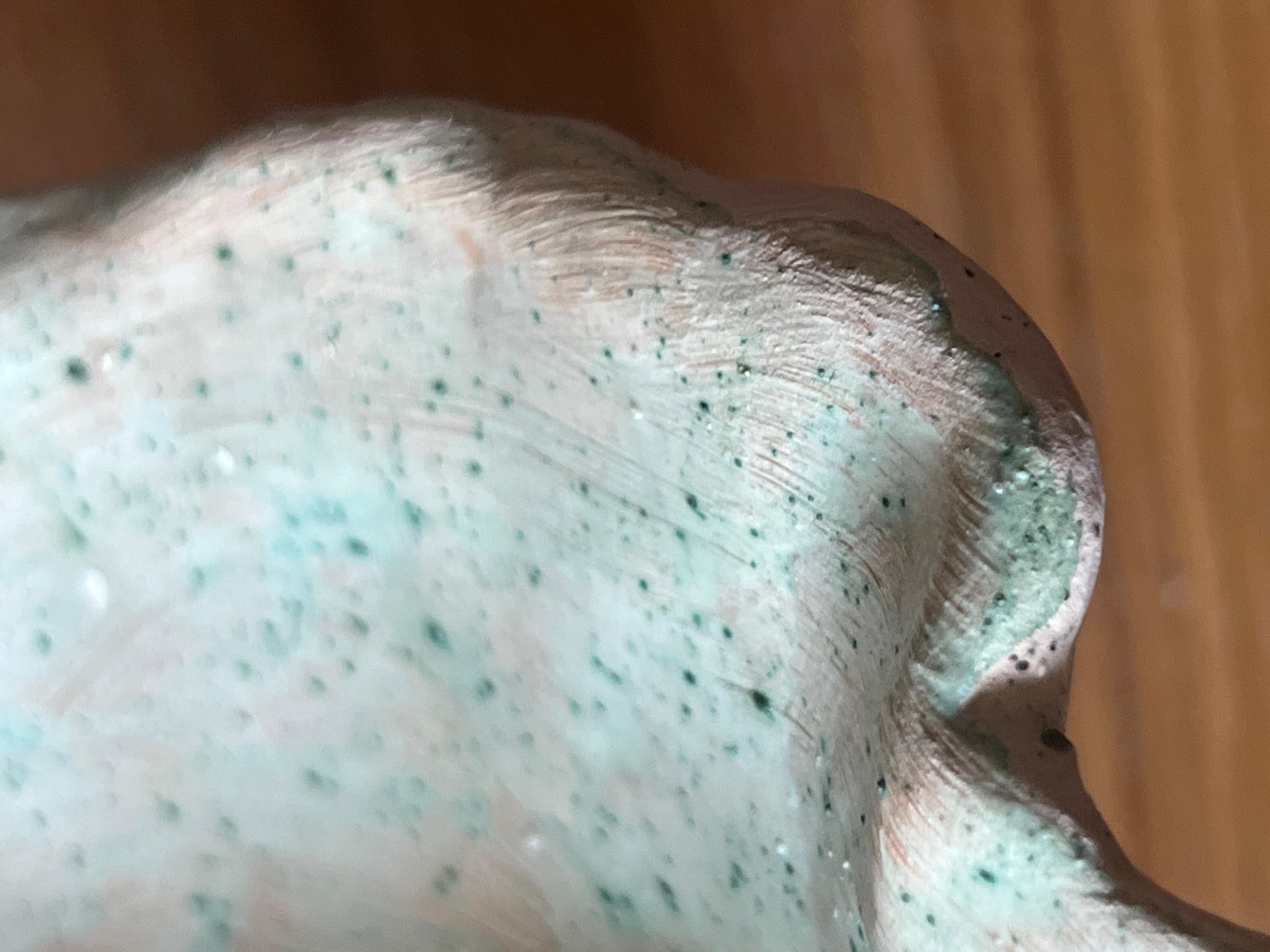ACHROMES. Vaso in ceramica di ispirazione neoclassica dalla forma organica in vendita 4