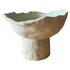 ACHROMES. Vase en céramique d'inspiration néoclassique de forme organique