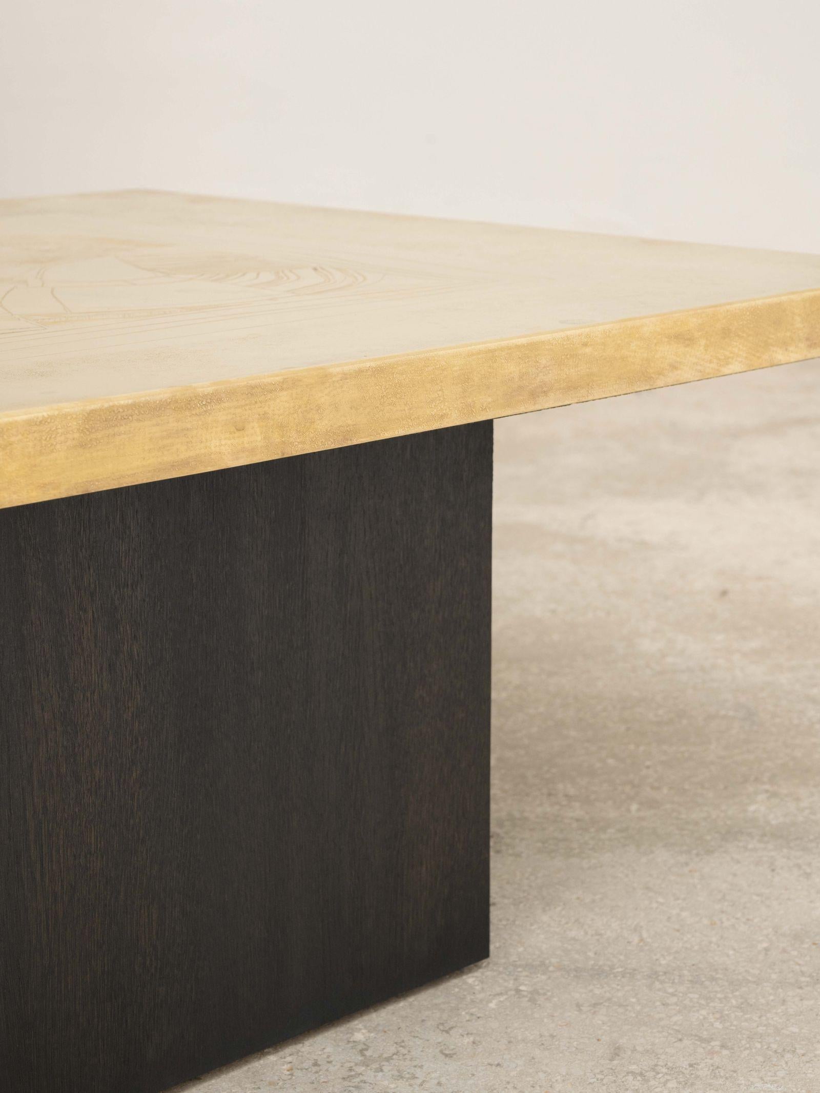 Acid-etched brass coffee table signed Christian Krekels, 1977 In Good Condition In MARSEILLE, FR