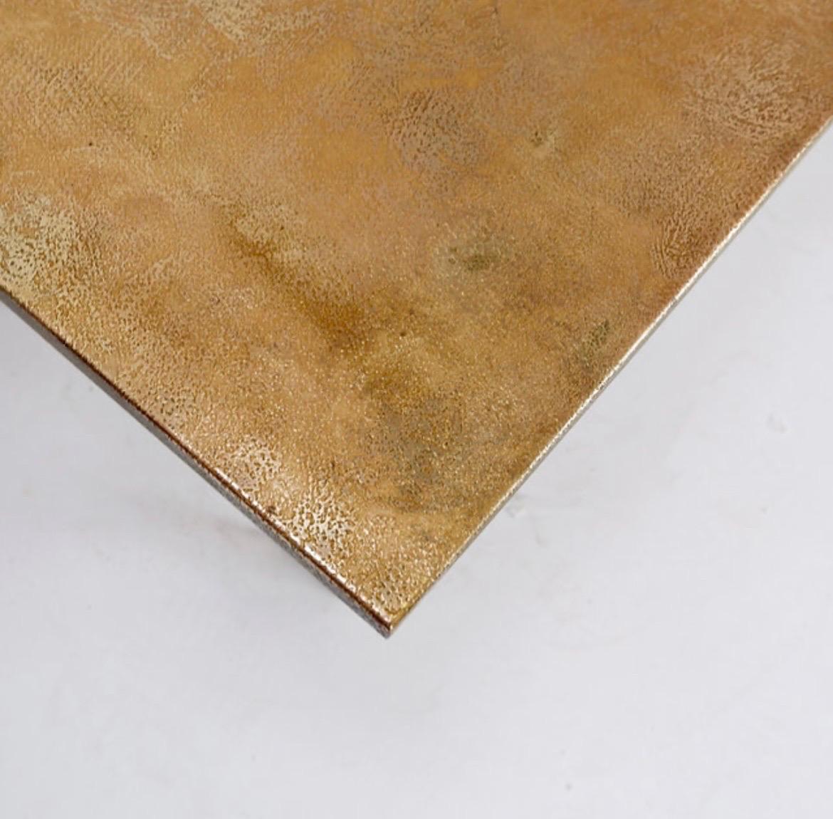Plateau de table basse en laiton gravé à l'acide de Christian Krekels avec une pierre d'agate en vente 3