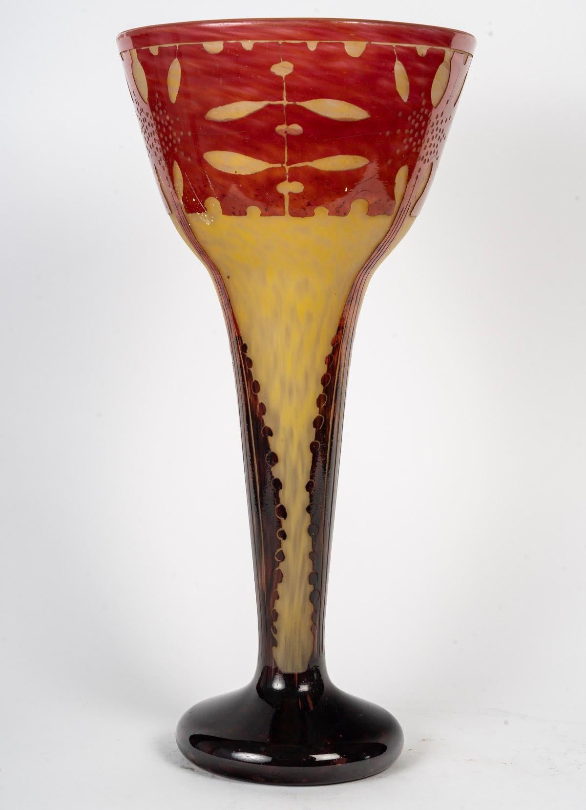 Francese Vaso in vetro acidato, modello Amarantes di Charles Schneider, Art Nouveau, 1900. in vendita