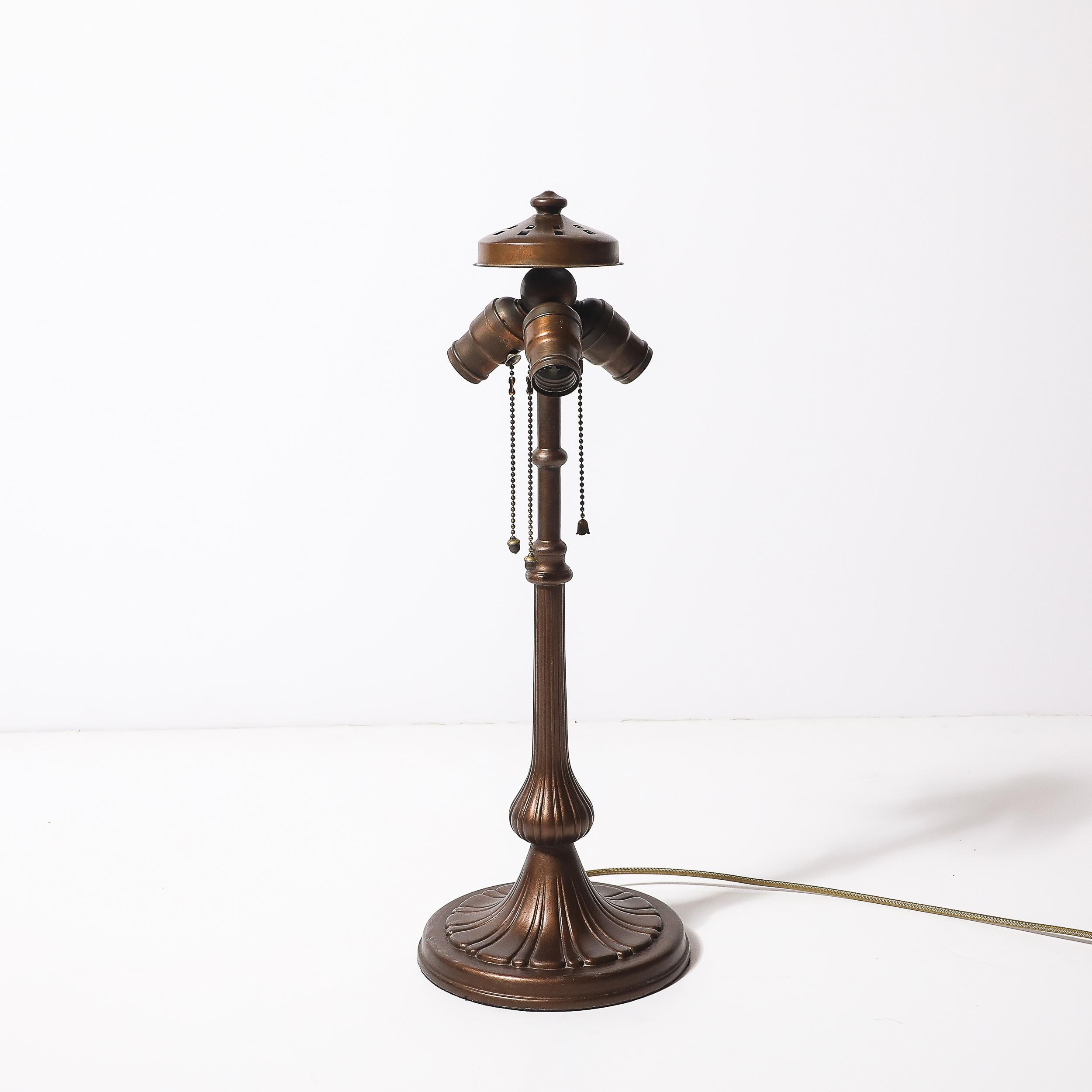 Lámpara de mesa grabada al ácido con base de bronce al aceite firmada Handel en venta 8