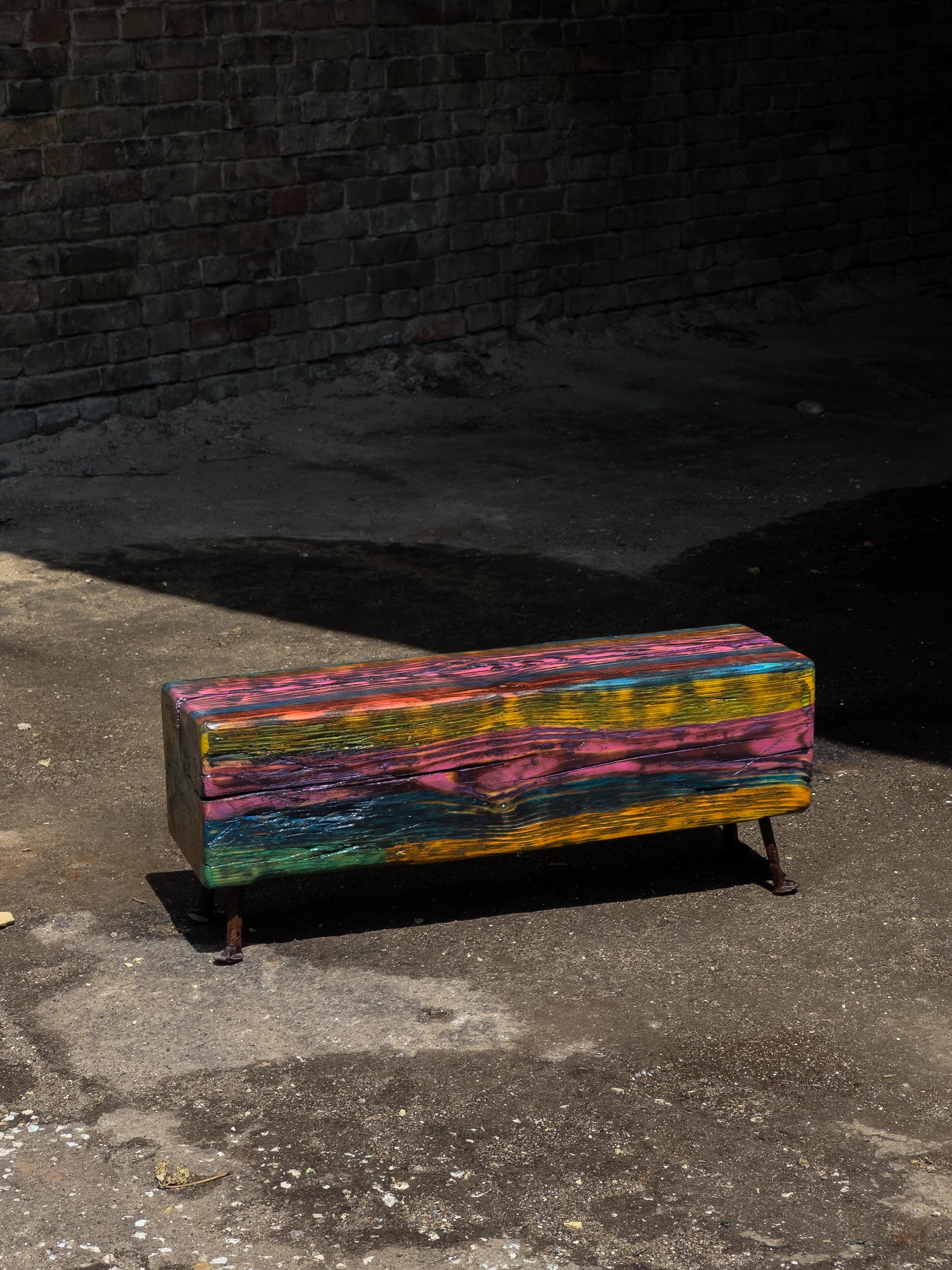 Banc en Spale à l'acide de Twenty Second Factory
Dimensions : D 24 x L 89 x H 37 cm
MATERIAL : Bois, métal.

Le banc Acid 