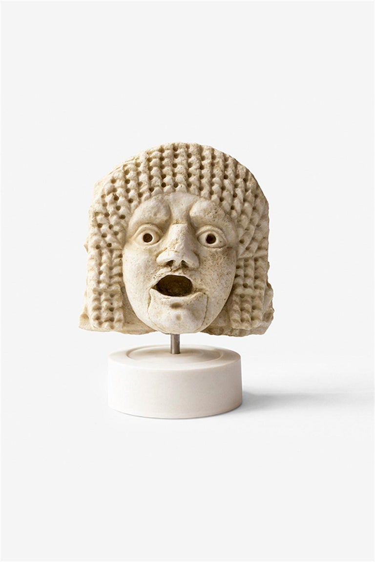 Antica maschera romana di Myra n. 2 Statua di Theathre in vendita su 1stDibs