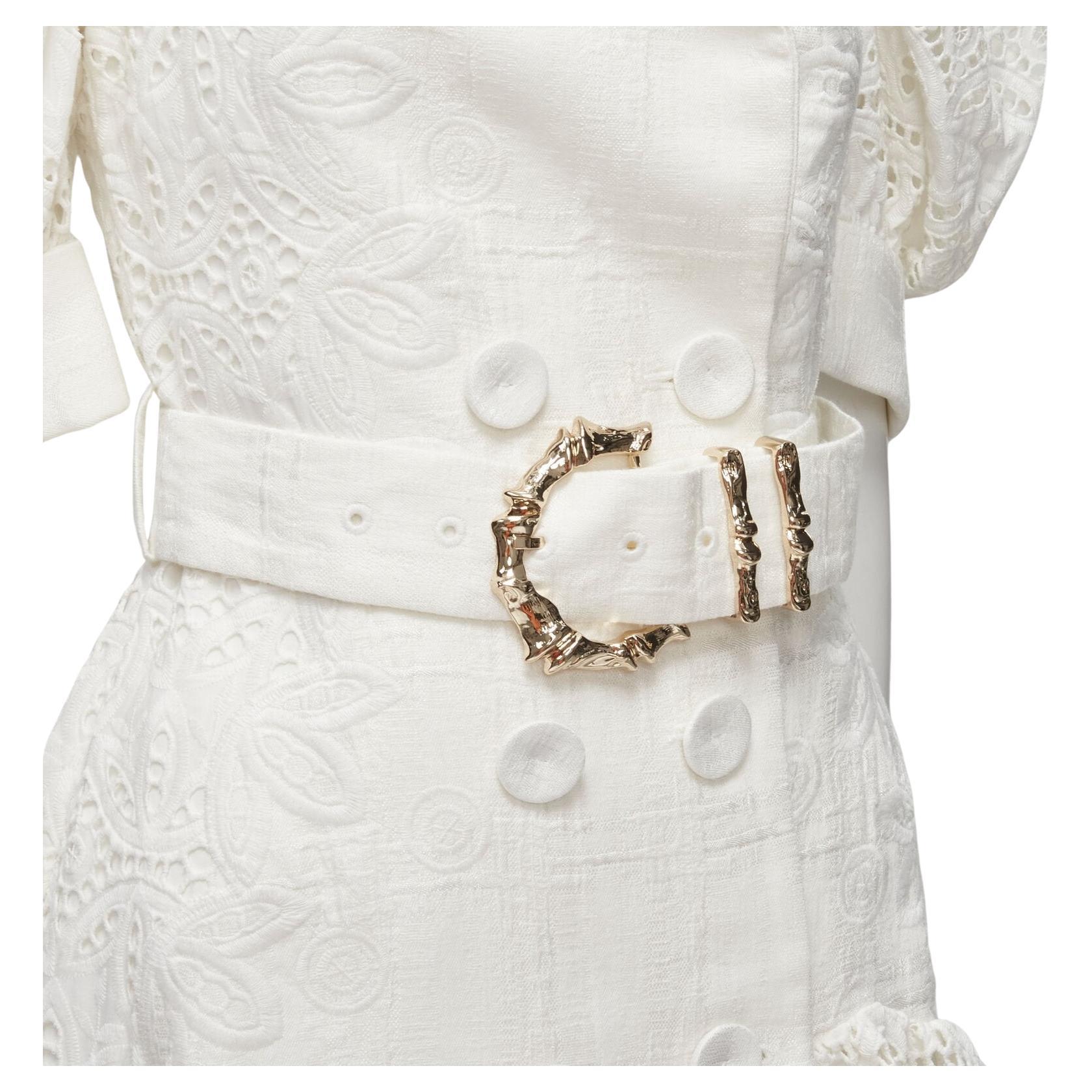 ACLER blanco bordado ojal manga abullonada con cinturón vestido doble US2 XS
Referencia: AAWC/A00165
Marca: Acler
Material: Algodón, mezcla
Color: Blanco
Patrón: Sólido
Cierre: Botón
Detalles adicionales: Bordado floral blanco. Trench de doble