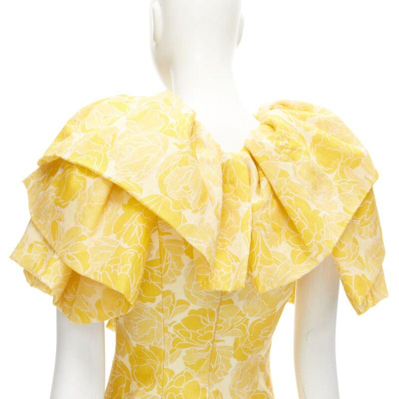 ACLER Robe fourreau à volants et encolure en forme de cœur jaune imprimé floral taille US 2 XS en vente 2