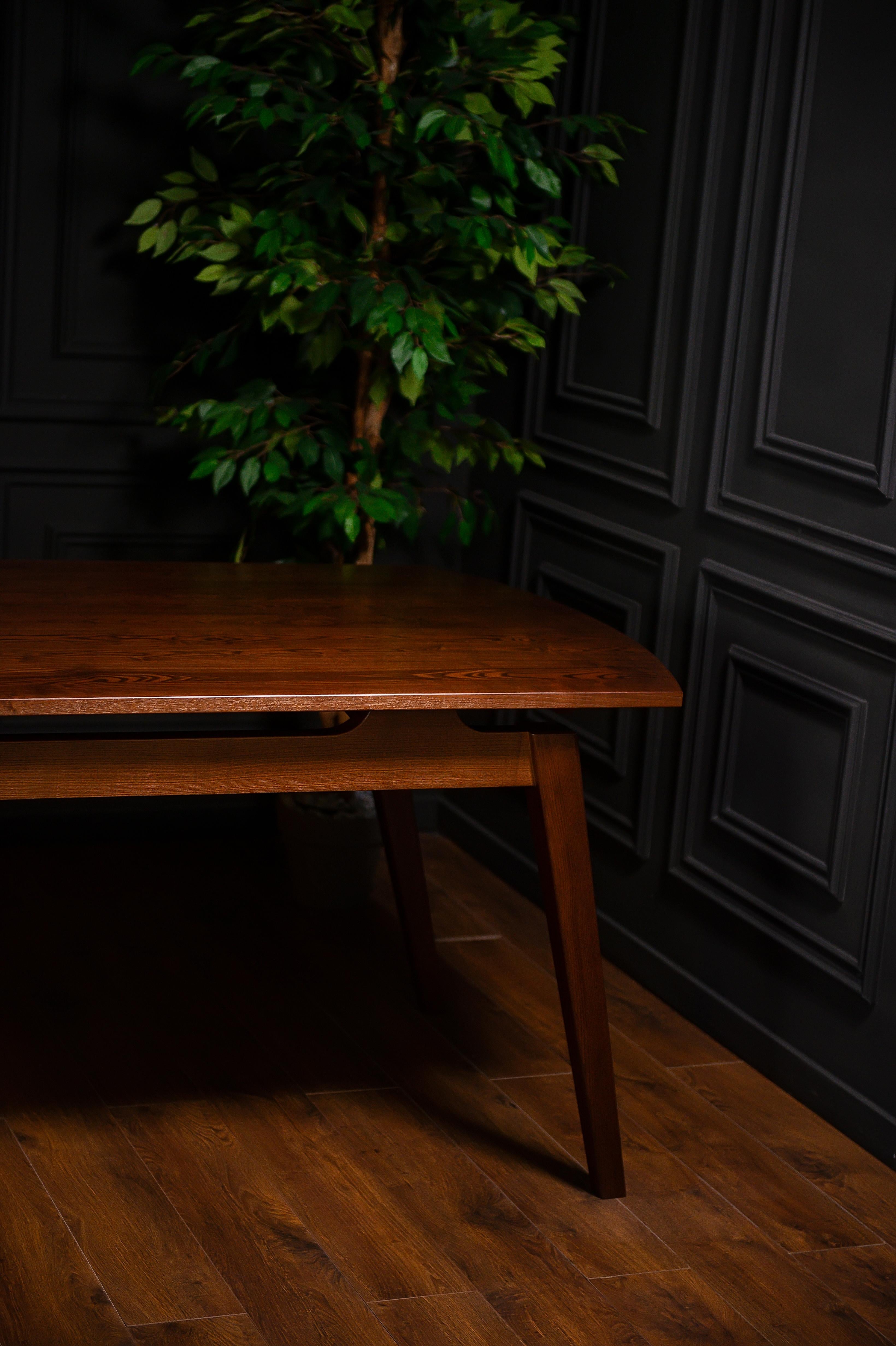 Table à manger Acline en bois massif brun en vente 11
