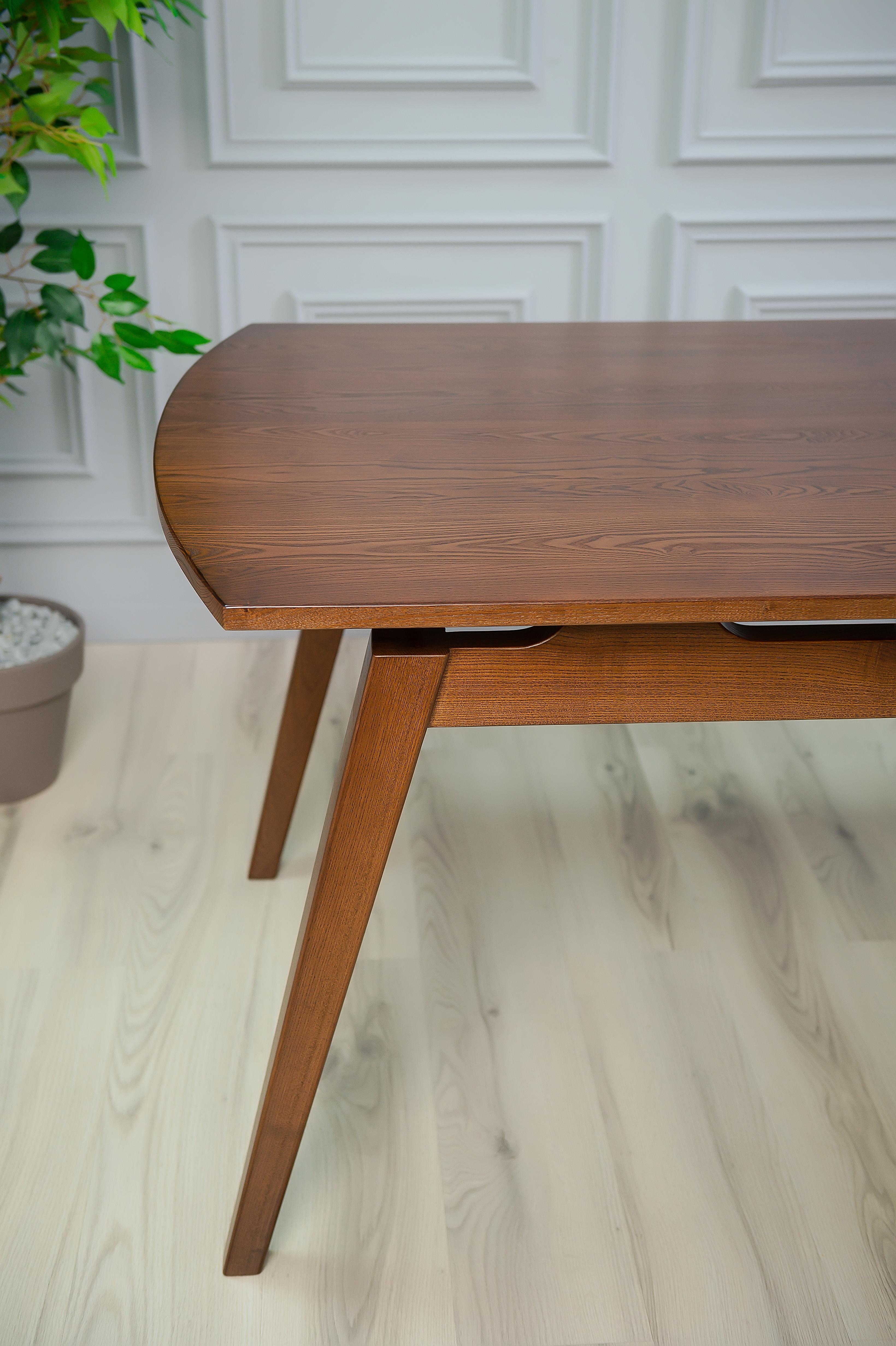 Moldave Table à manger Acline en bois massif brun en vente