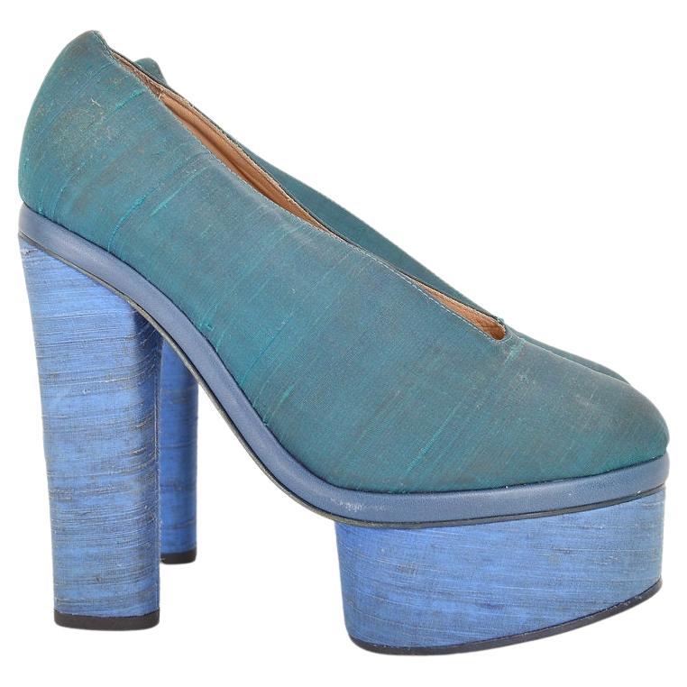 Beautiful raw silk ACNE heels, in saphire and teal shades of blues. 
 
Features;
Leather lined inner
Leather soles
MADE IN ITALY
 
Sizing;
EU 38 / UK 5
Heel; 3.5'' (+2'' Platform)