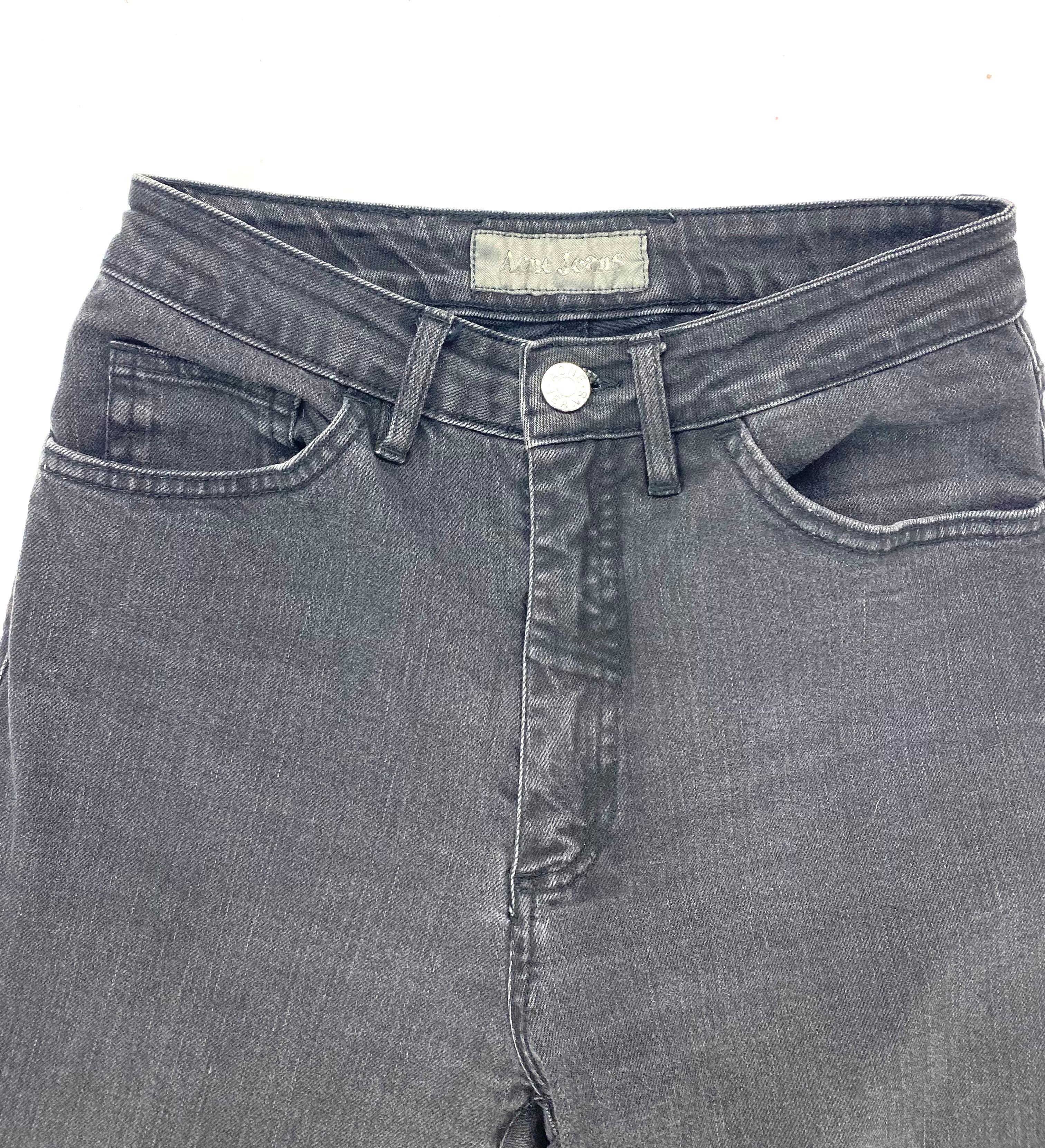 Product details:

The jeans feature grey wash, skinny fit, mid waisted, five pockets style.