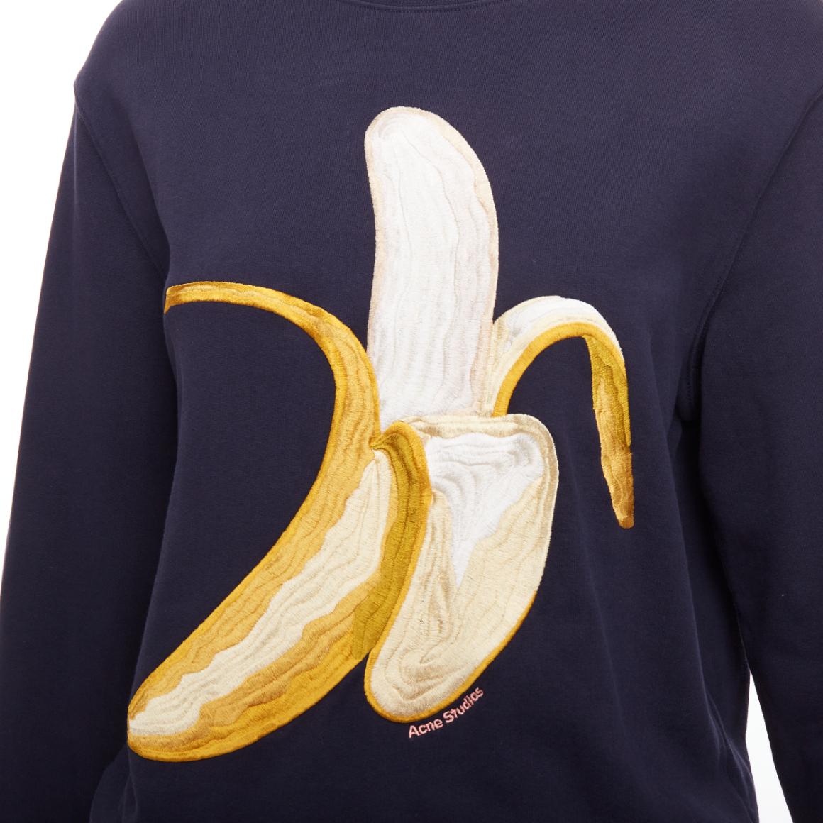 ACNE STUDIOS 10 CORSO COMO banana embroidery logo navy sweater S
Reference: NKLL/A00297
Brand: Acne Studios
Collection: 10 CORSO COMO
Material: Feels like cotton
Color: Navy, Yellow
Pattern: Solid
Closure: Pullover
Extra Details: Embroidered banana