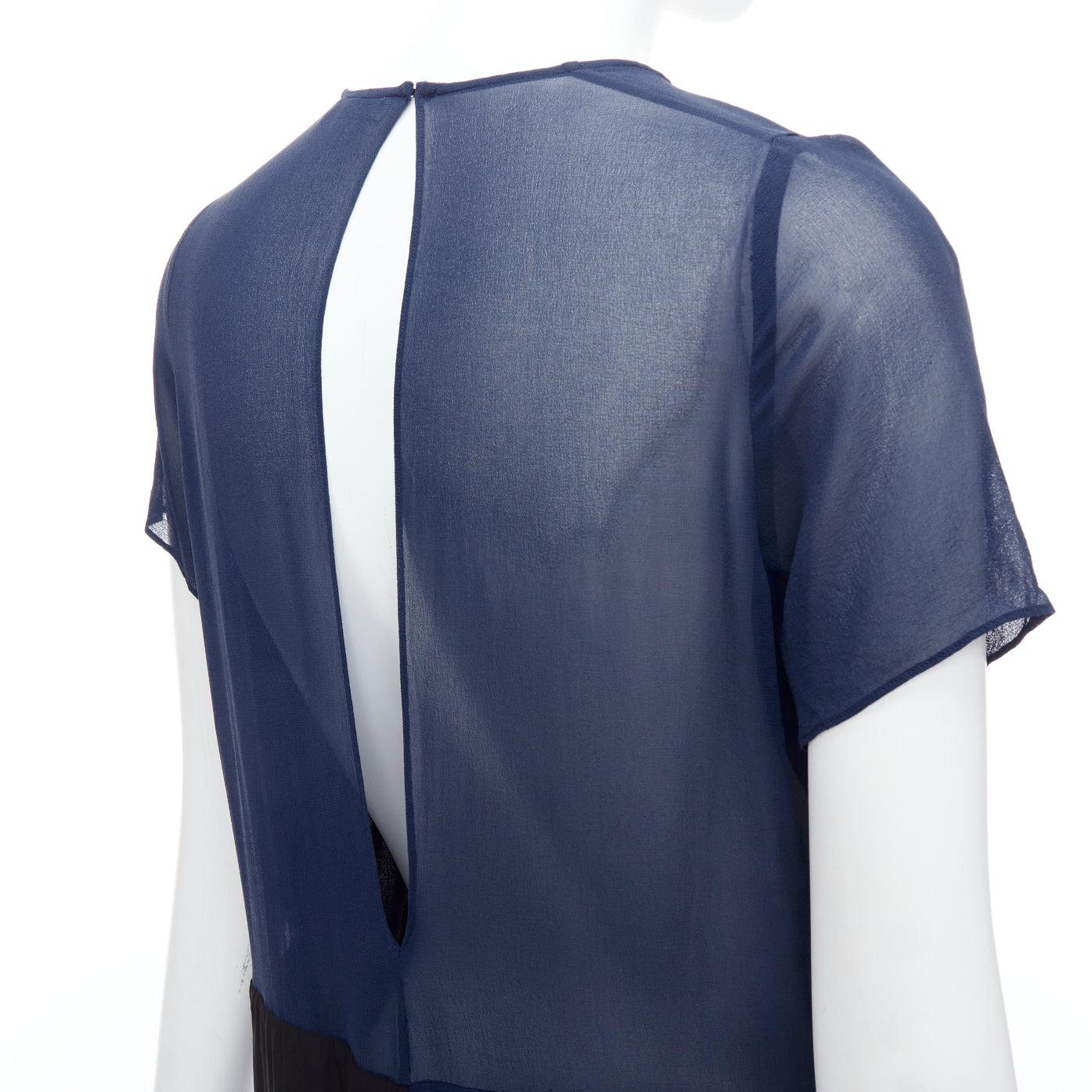ACNE STUDIOS 2013 Paloma black navy bicolor drape dress FR34 XS
Reference: ECLO/A00033
Brand: Acne Studios
Model: Paloma
Collection: AW 2013
Material: Silk
Color: Black, Navy
Pattern: Solid
Closure: Hook & Bar
Extra Details: Fully lined. Back