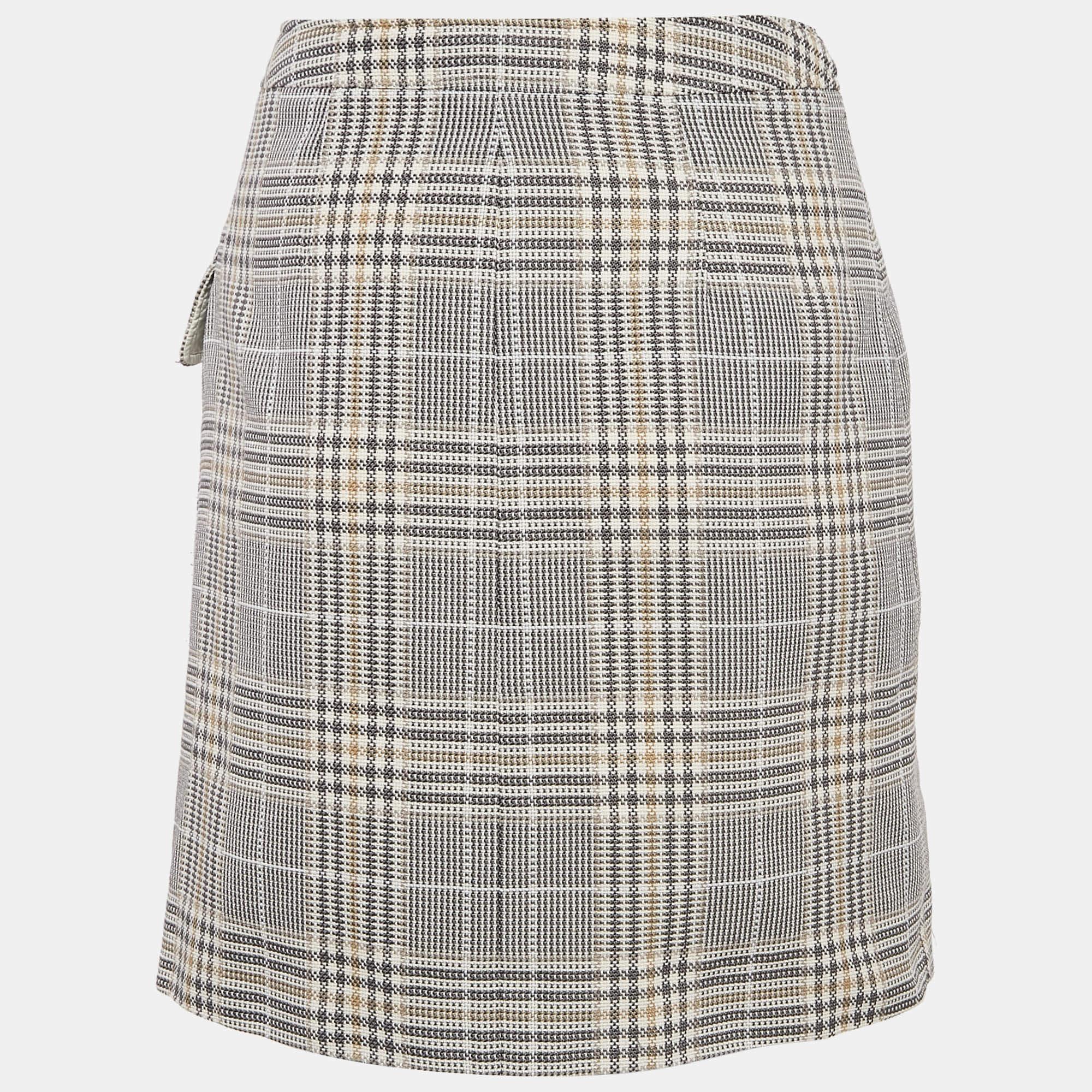 Merece la pena añadir esta elegante falda a tu armario Fabricada con materiales nobles  Está exquisitamente diseñado con una forma favorecedora.