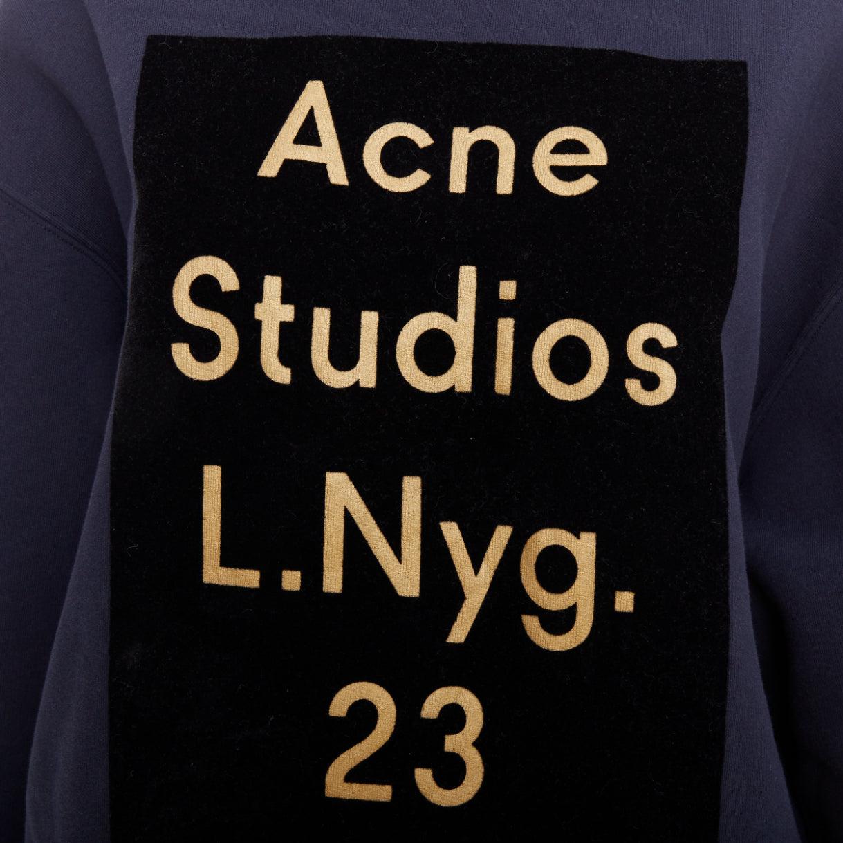Studio A Beta Double Flock, maglione con logo stampato in blu XS in vendita 1