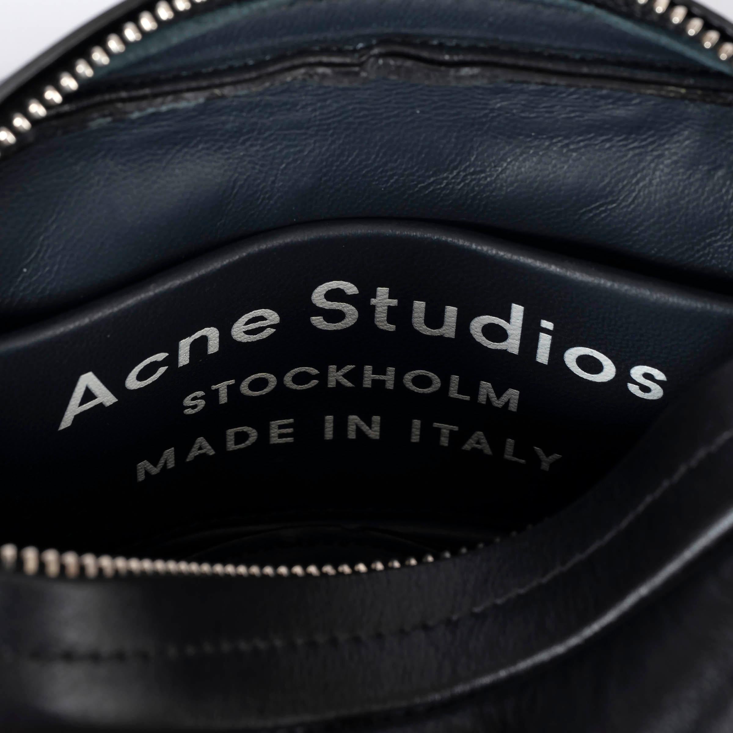 ACNE STUDIOS Riñonera MUSUBI DOBLE de cuero negro en venta 2