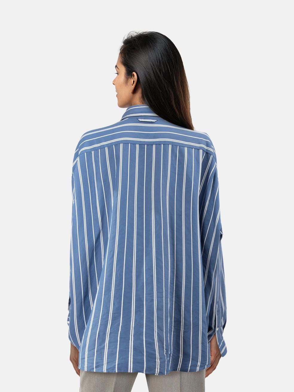 El ESTADO es Muy bueno. Apenas se aprecia desgaste visible en la camiseta de este artículo usado de reventa del diseñador Acne Studios
 

 

 

 Detalles
 

 

 Azul
 

 Viscosa
 

 Camisa
 

 Patrón de rayas
 

 Cierre con botones
 

 1x Bolsillo