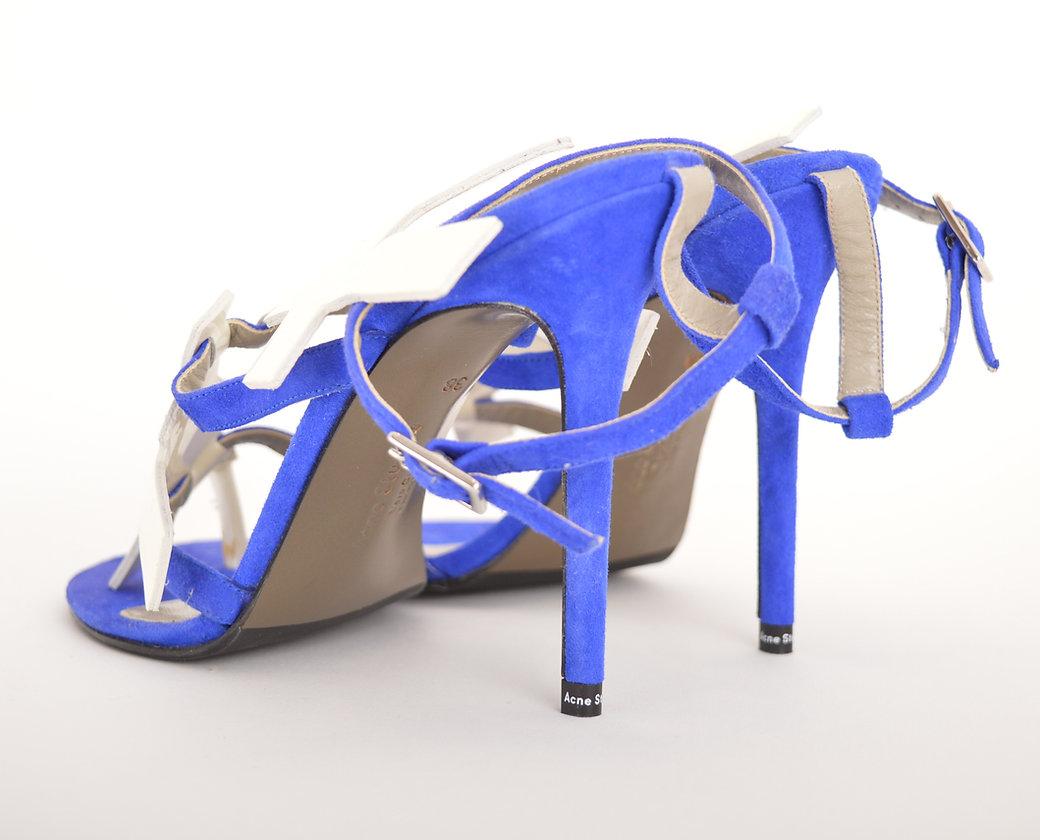 Abstract geometric blue suede stiletto heels, by ACNE STUDIOS. Featuring white abstract vinyl futuristic shaped decorated details.
 
Features;
Leather soles
'ACNE STUDIOS' decorated heel tips
MADE IN ITALY
 
Sizing;
EU 38 / UK 5
Heel; 4.5''
