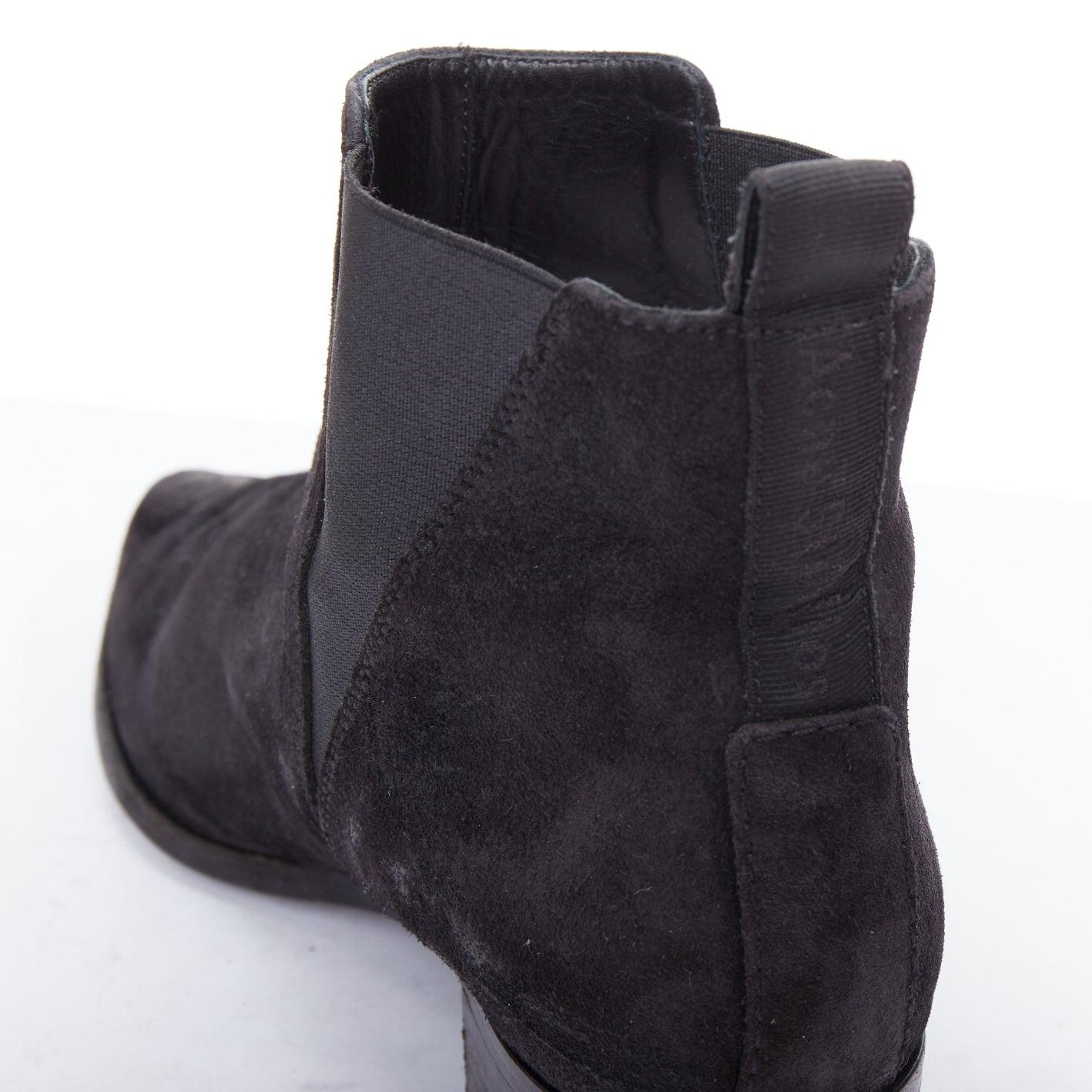 ACNE STUDIOS Bottes à soufflet géométrique en daim noir Jensen EU38 en vente 3