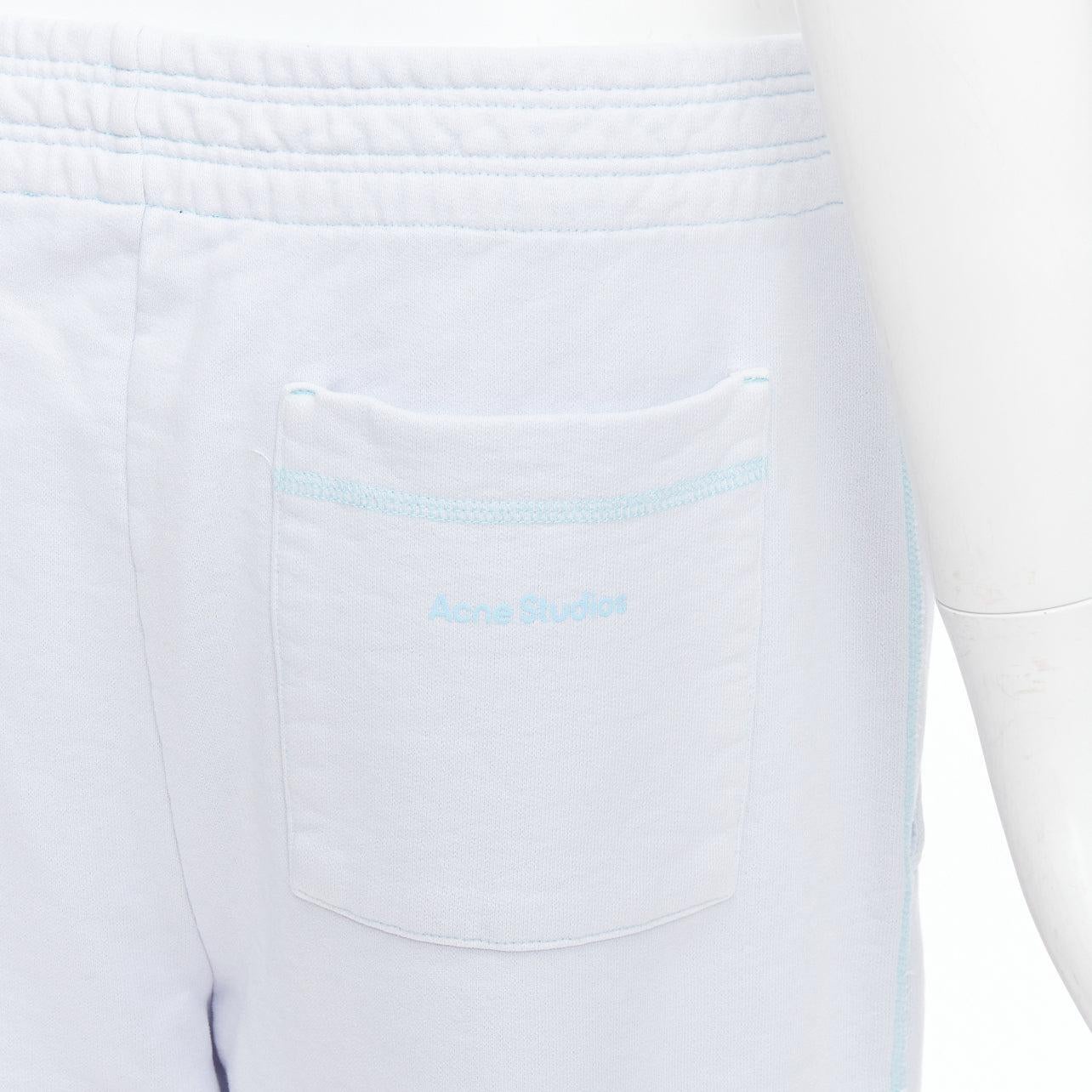 Pantalon de survêtement en coton à coutures contrastées bleu clair de ACNE STUDIOS M
Référence : KNLM/A00354
Marque : Acne Studios
Matériau : Coton
Couleur : Bleu
Motif : Solide
Fermeture : élastique
Détails supplémentaires : Logo sur la poche