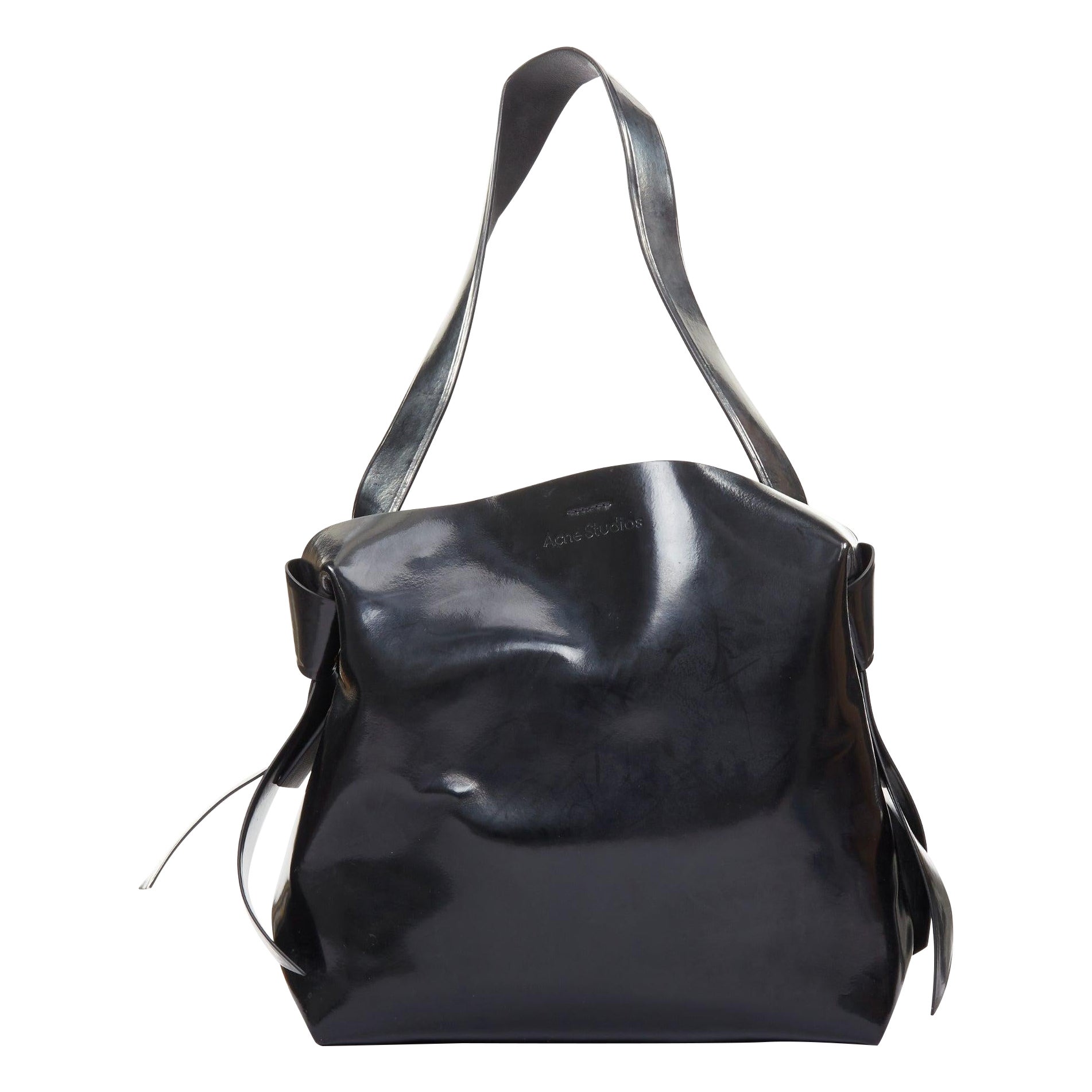 ACNE STUDIOS Musubi Schwarze, glänzende, seitliche Umhängetasche aus Leder mit Schleife