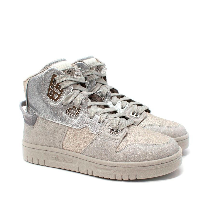 Acne Studios Silver High Top Glitter Sneakers
 

 - Silver/grey tone 08STHLM high top glitter sneakers 
 - Bold allover silver-tone glitter panels, and unusual flock-coated sole with Acne Studios branding
 - Plastic lace lock
 - Tonal lace-up