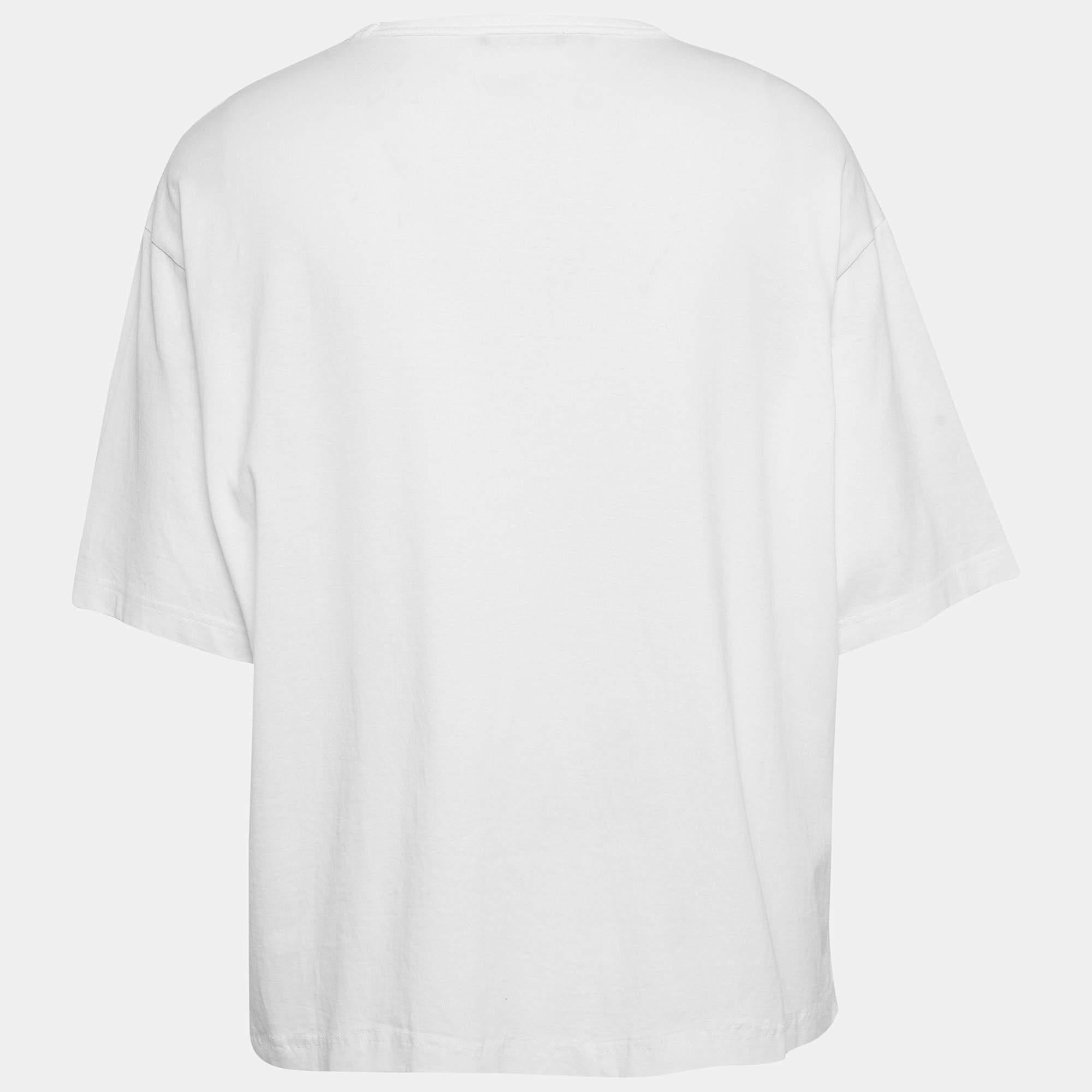 Che tu voglia uscire con gli amici o semplicemente rilassarti, questa t-shirt è un capo versatile che può essere abbinato in molti modi. È stato realizzato con un tessuto pregiato.