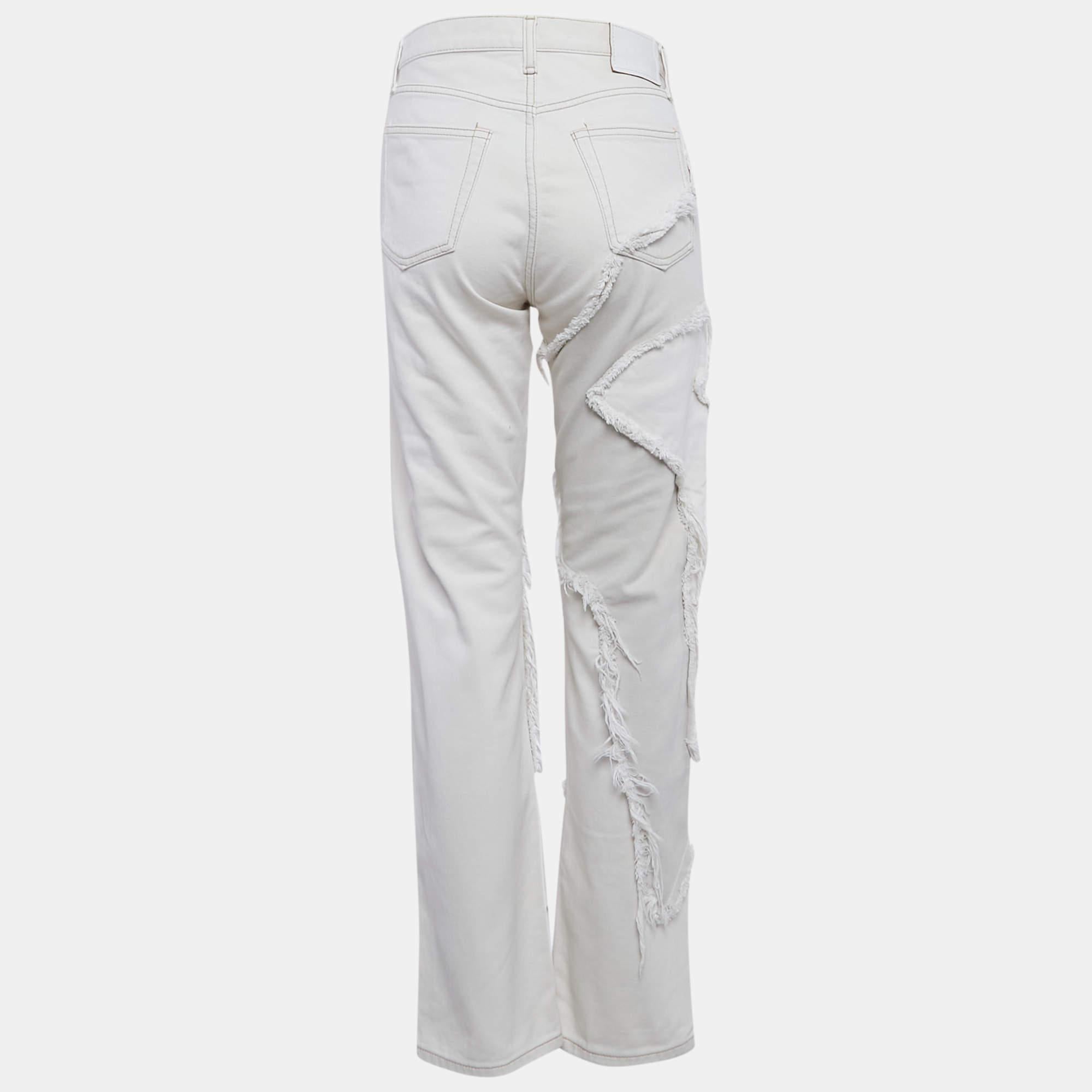 I jeans dal taglio impeccabile sono un punto fermo di un guardaroba ben curato. Questi jeans firmati sono finemente cuciti per darti il look desiderato e un comfort che dura tutto il giorno.