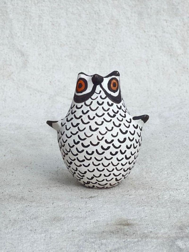 Acoma New Mexico Pottery Hand Coiled Owl In Good Condition In West Hollywood, CA