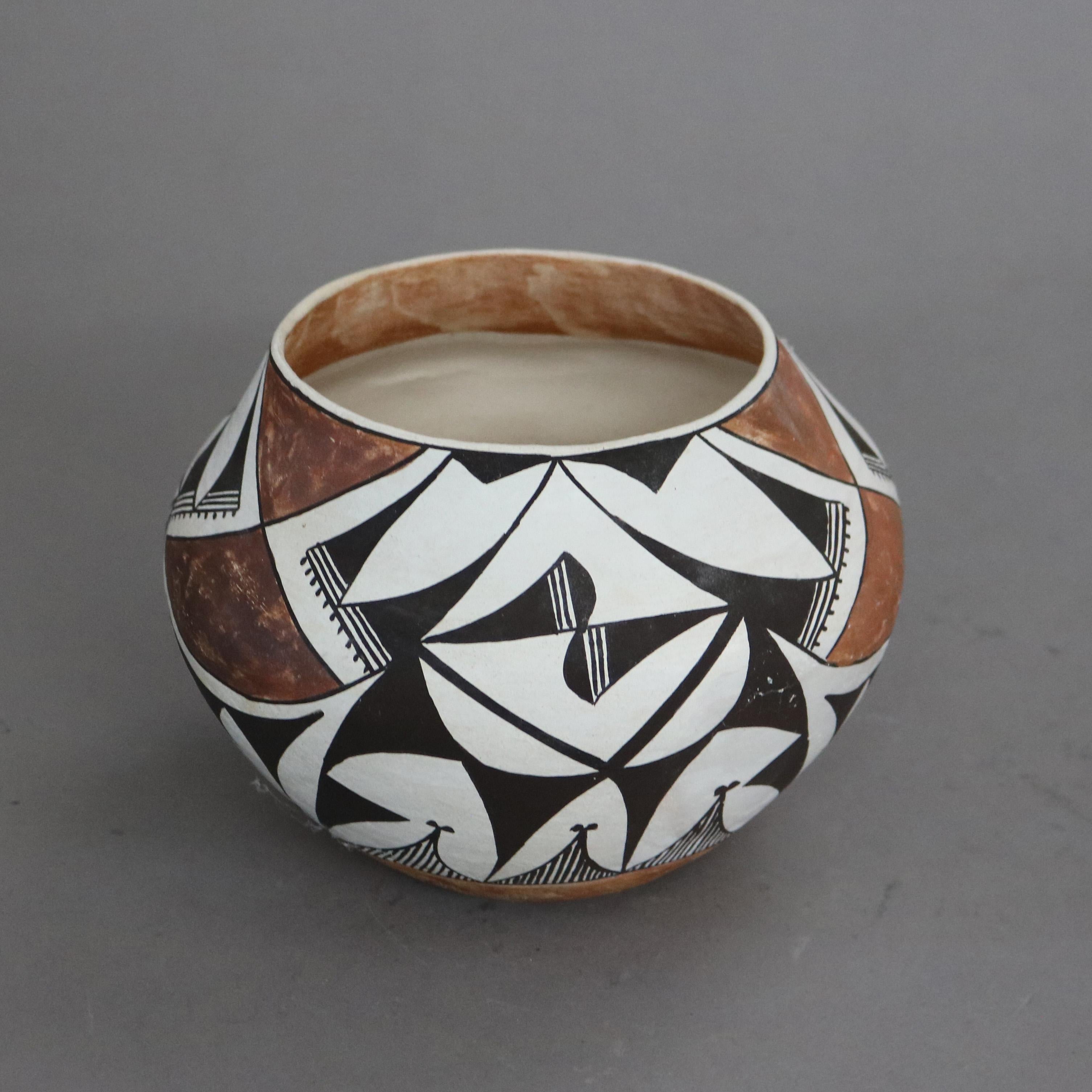 Acoma Southwestern Native American Pottery Bowl By Emmalita Chino Mid 20thC In Good Condition In Big Flats, NY