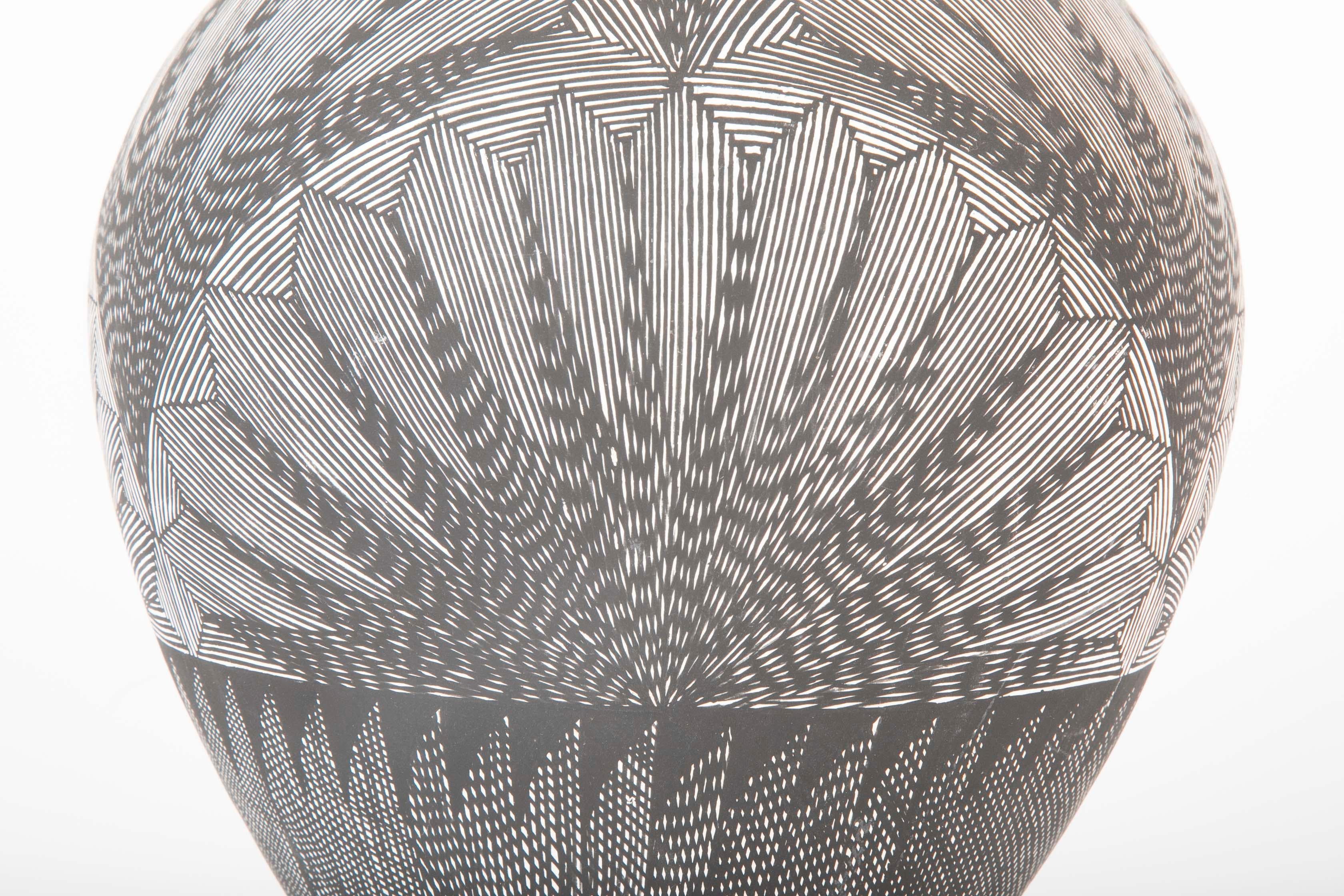 Acoma Vessel with Black and White Fine Line Design 1