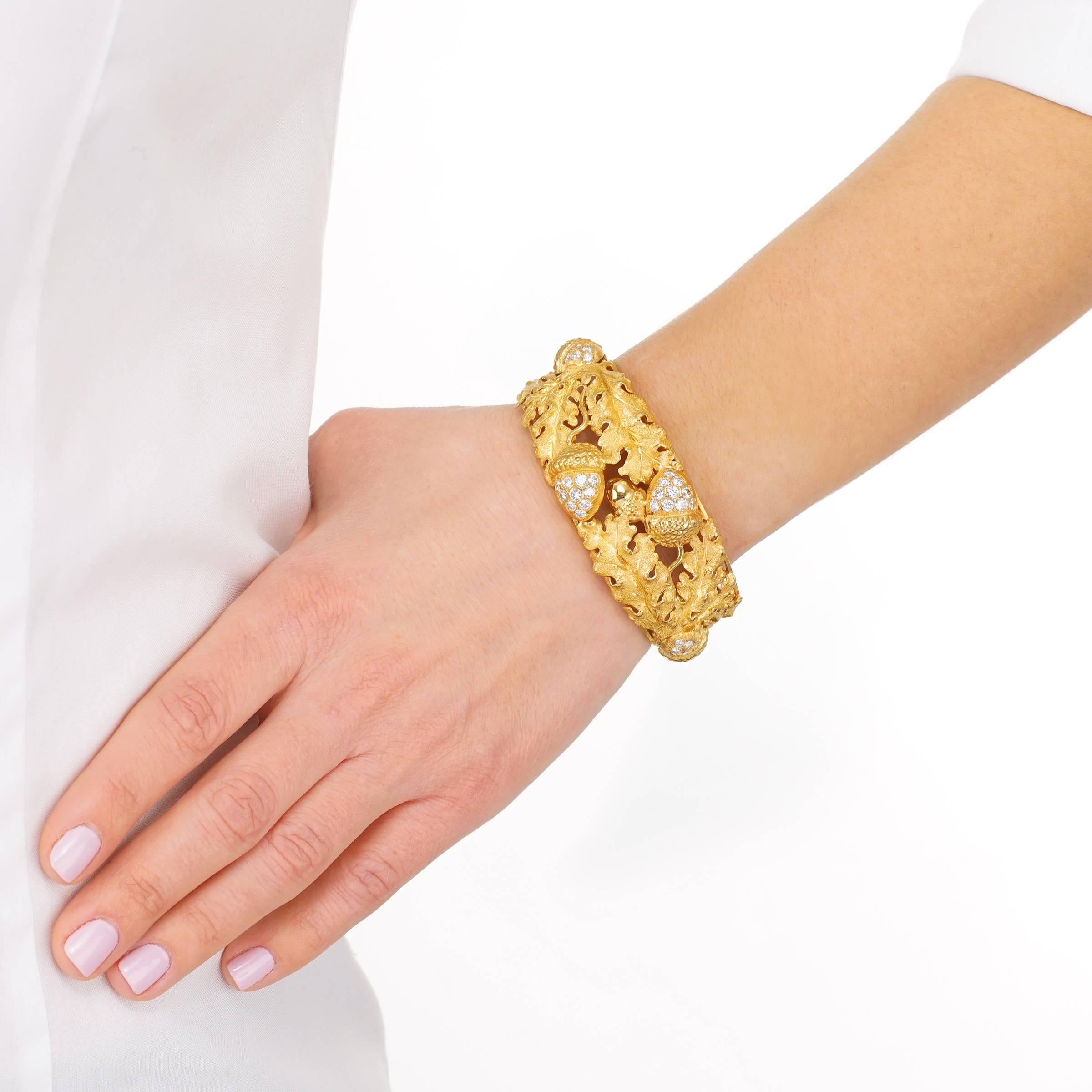 Women's Acorn and Leaf Gold Bracelet