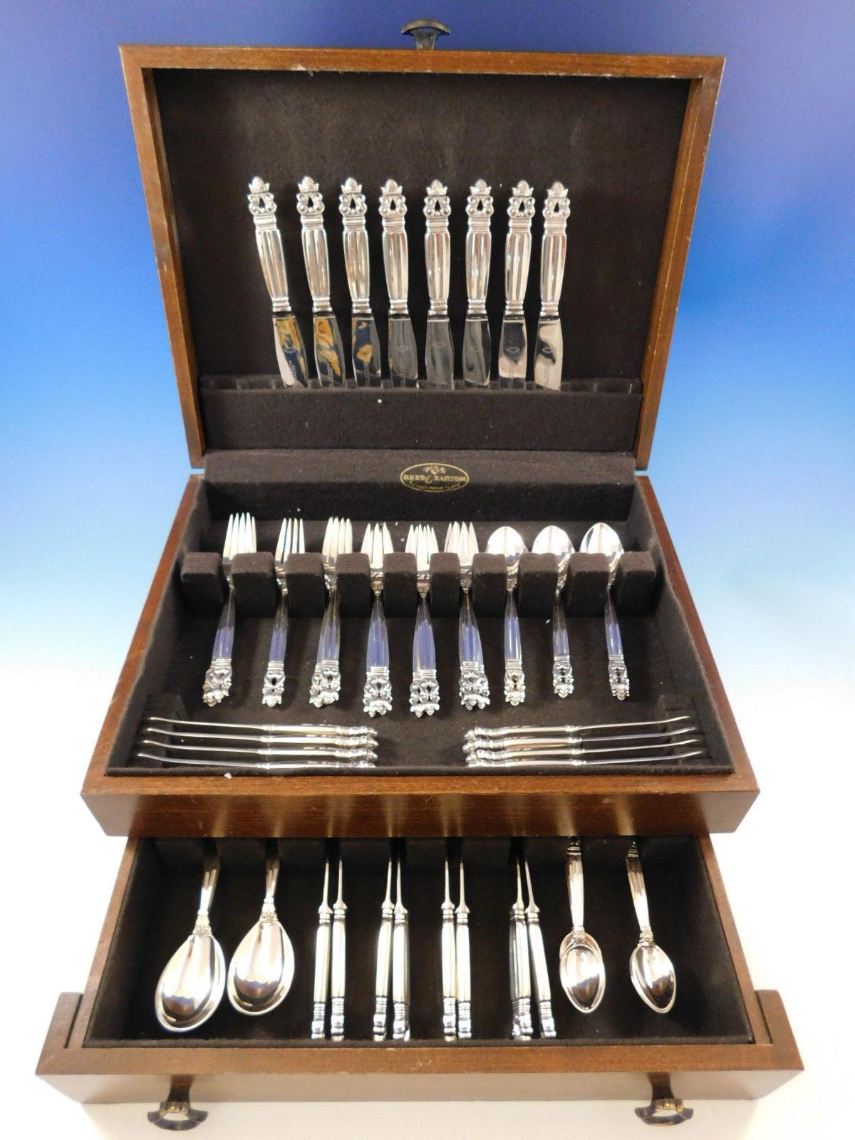 Superb acorn by Georg Jensen Danish sterling silver flatware set, 64 pieces. This set includes:

8 luncheon knives, 8