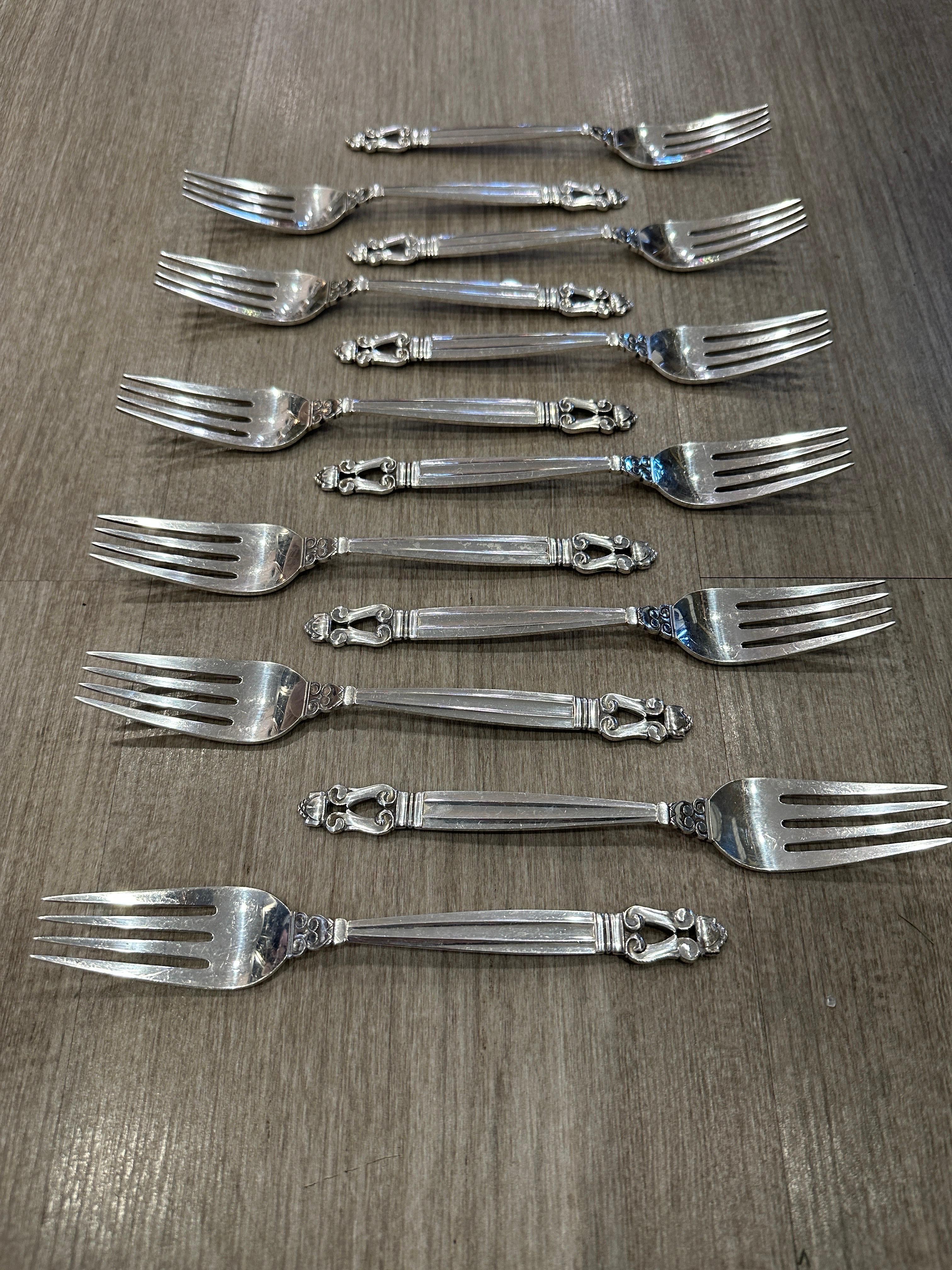 Acorn by GEORG JENSEN Sterling Silver Flatware Set Service for 12, 65 Pieces In Good Condition For Sale In Bernardsville, NJ