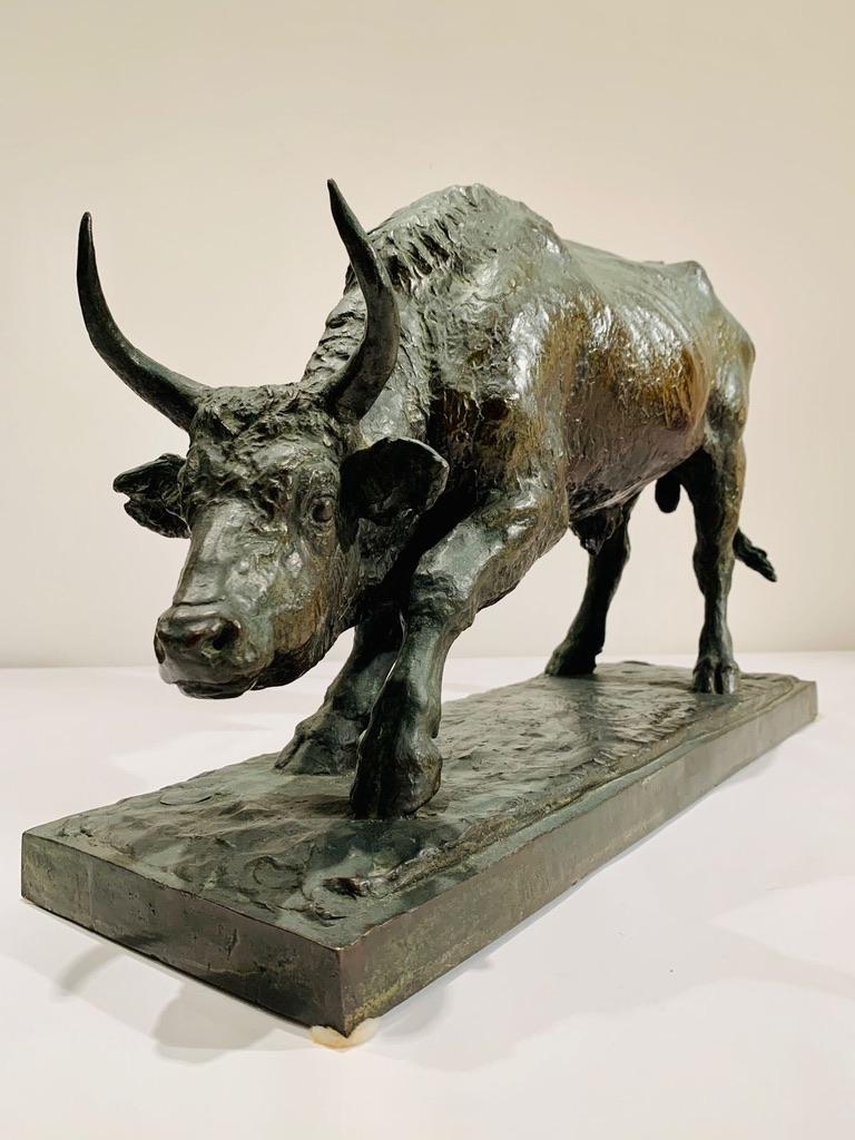 A.Courbier 1943 french bronze bull signed on the base. In Good Condition For Sale In Rio De Janeiro, RJ