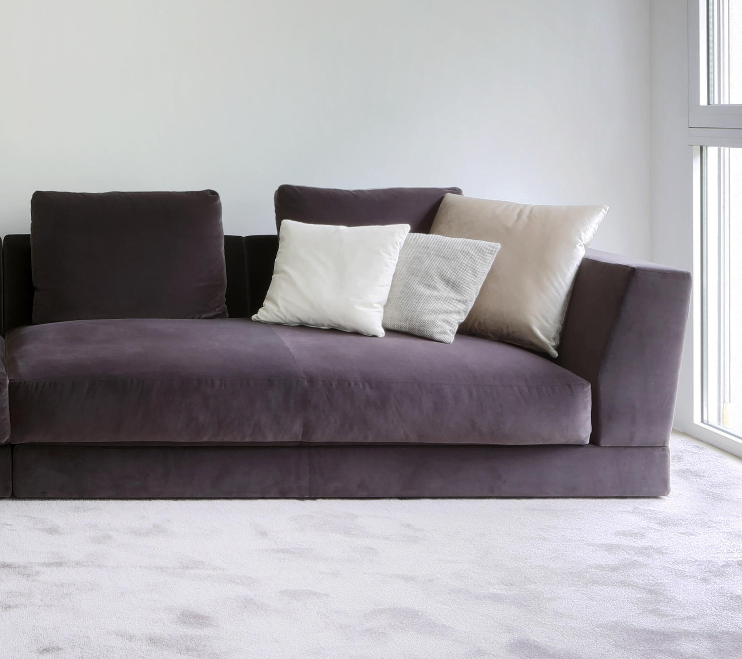 italien Canapé modulaire en bois de hêtre à quatre mers violet foncé et discret de Casa Casati en vente