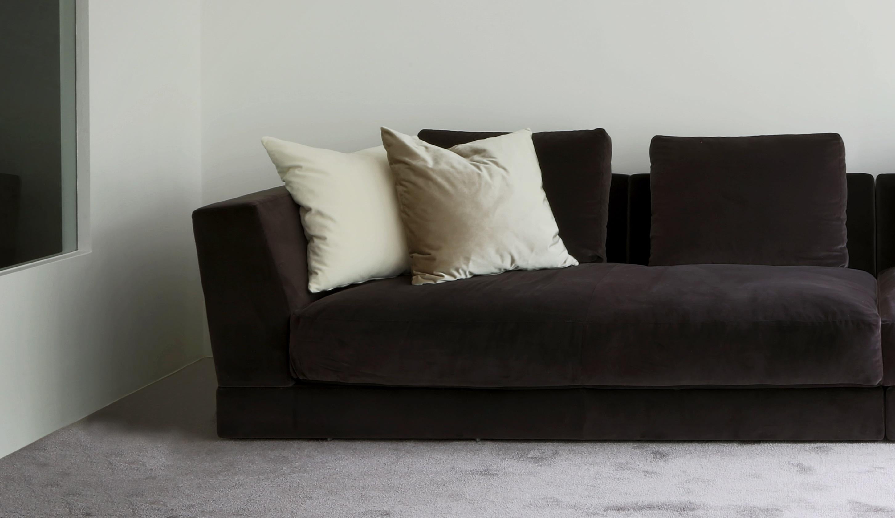 Autre Canapé modulaire en bois de hêtre à quatre mers violet foncé et discret de Casa Casati en vente