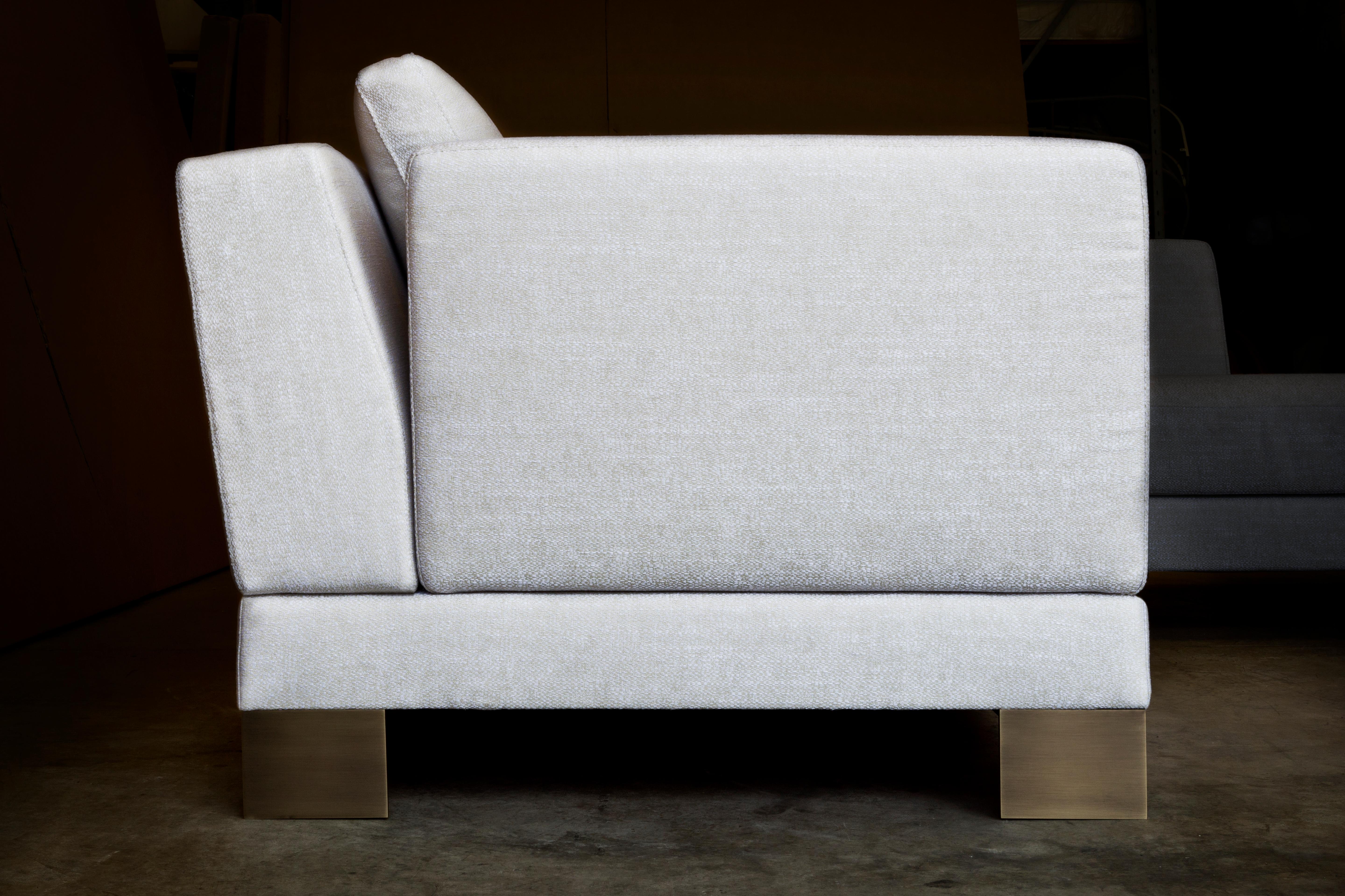 Sofá de tres plazas en madera de haya y patas de bronce Acquabella by Casa Casati en Nuevo estado para la venta en Geneve, CH