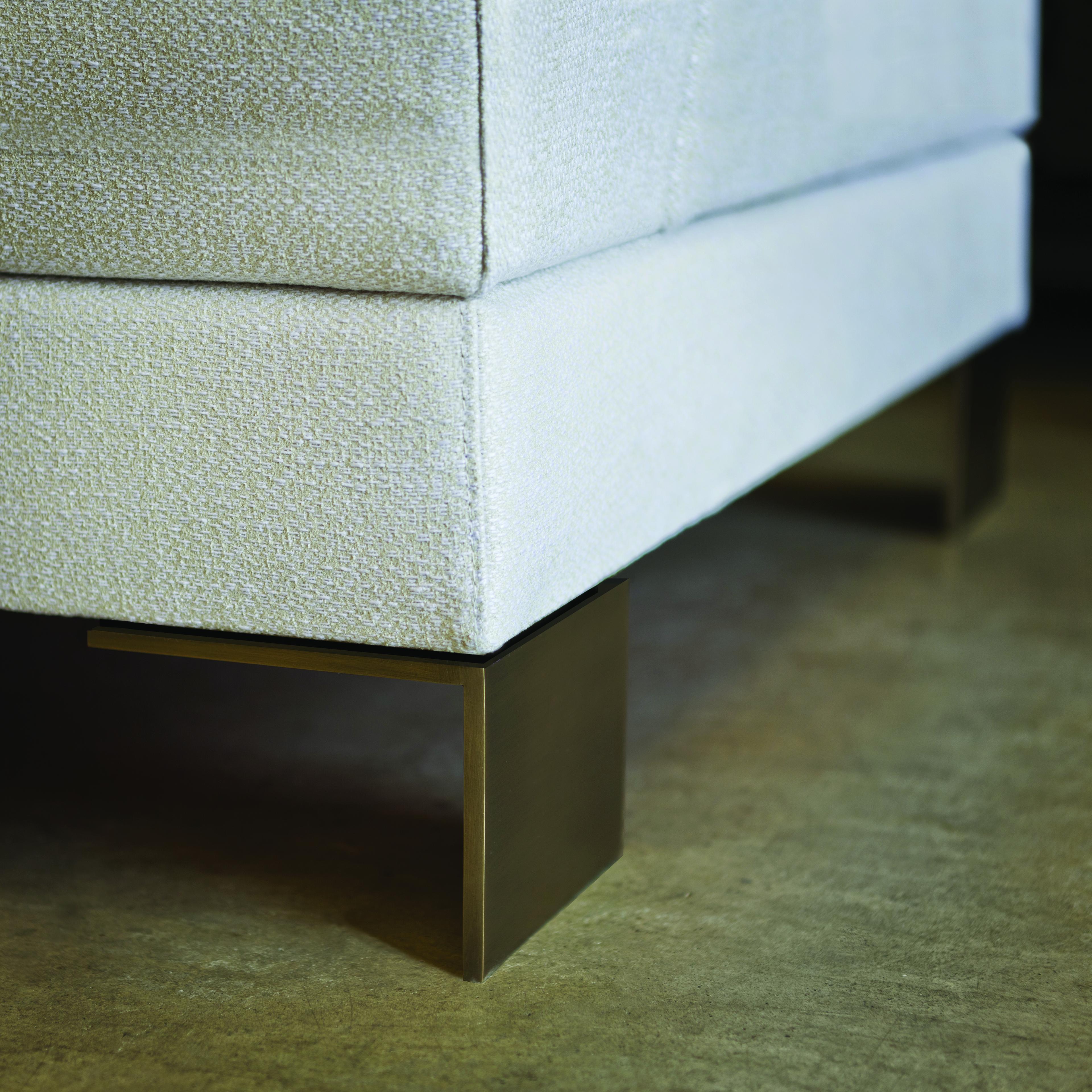 Sofá de tres plazas en madera de haya y patas de bronce Acquabella by Casa Casati Siglo XXI y contemporáneo en venta