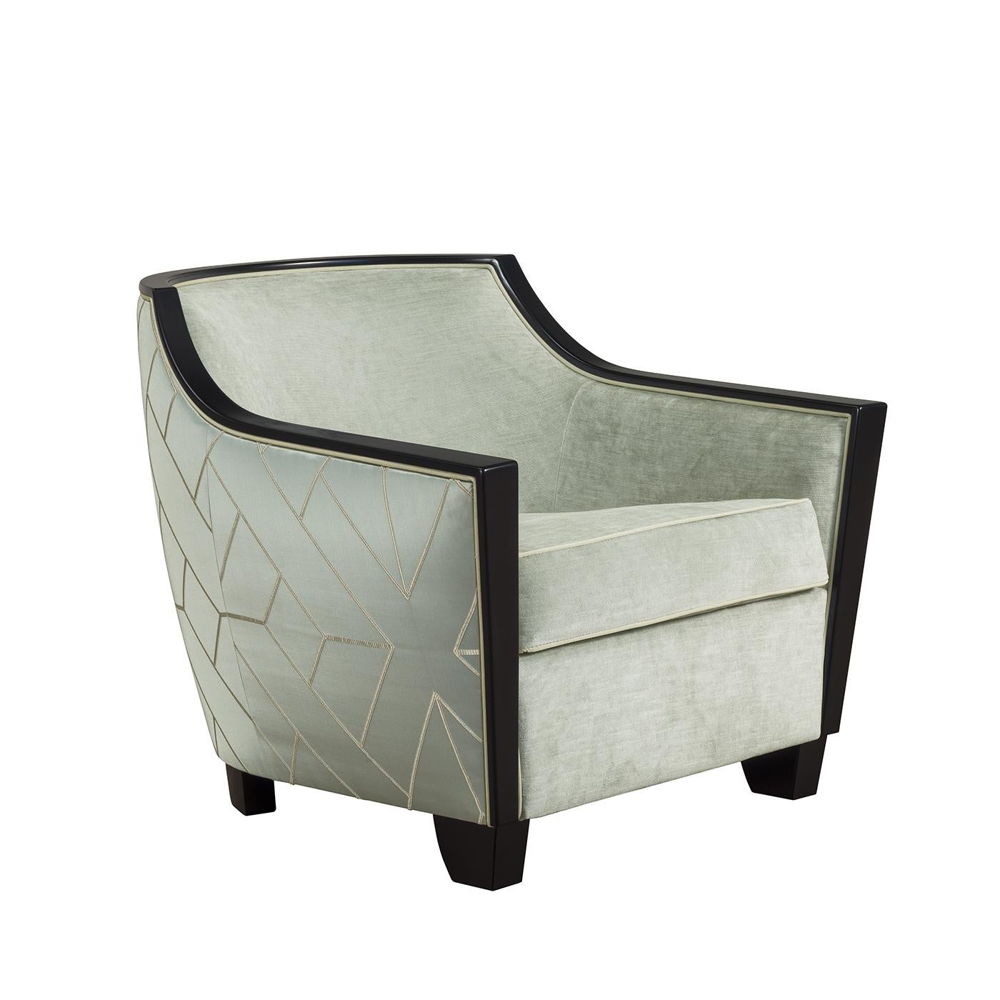 Elegance and comfort mix in a harmonious design that adds a refined touch to both a modern and a classic interior. Either by the fire in a living room, as a reading chair in the study or as an extra seat in the bedroom, this armchair will be