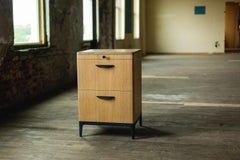 Meuble de rangement moderne Acre en chêne blanc cassé