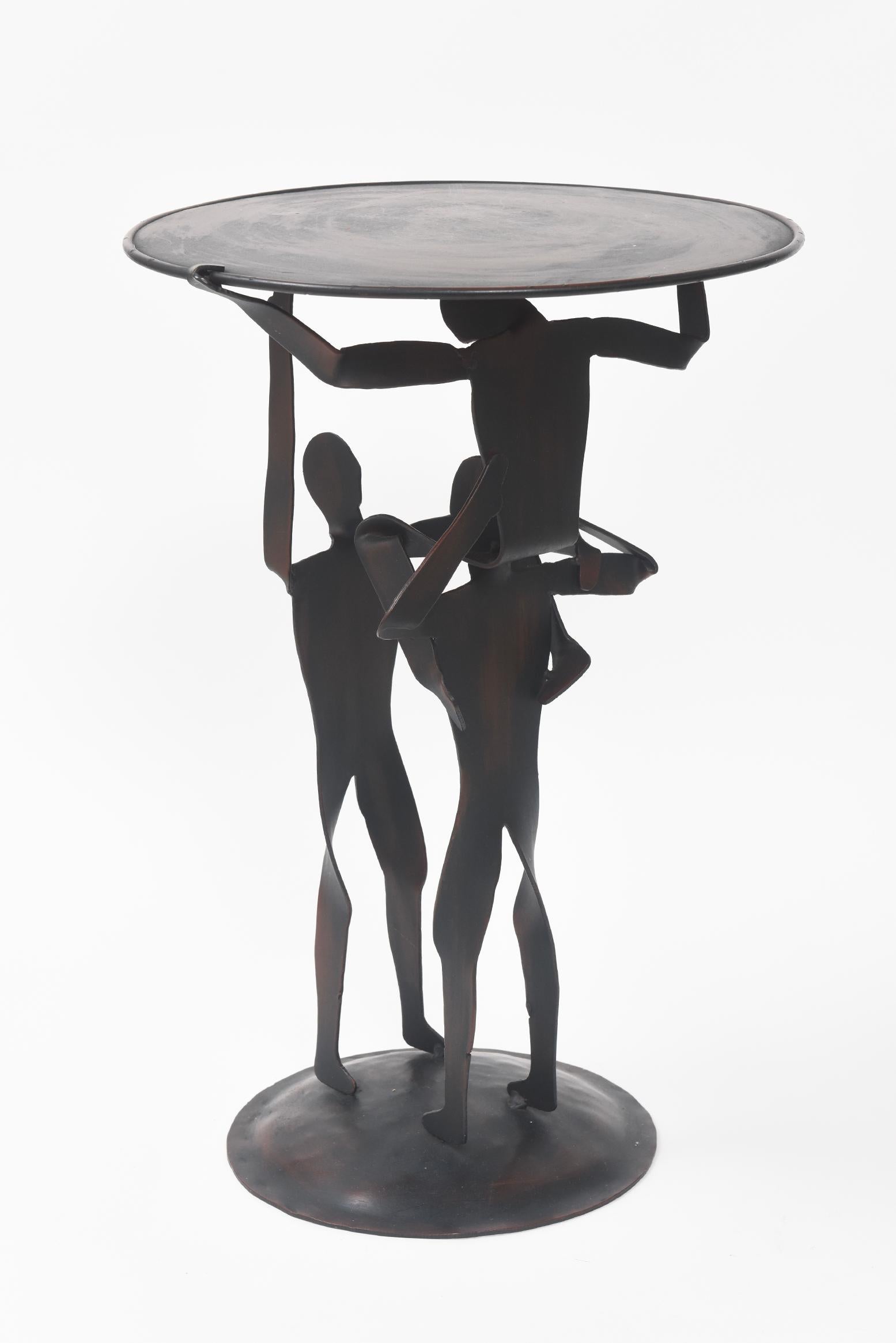 Table d'appoint figurative en métal Bon état - En vente à Miami Beach, FL