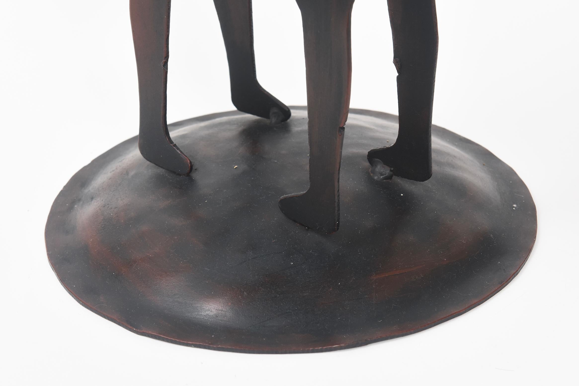 20ième siècle Table d'appoint figurative en métal en vente