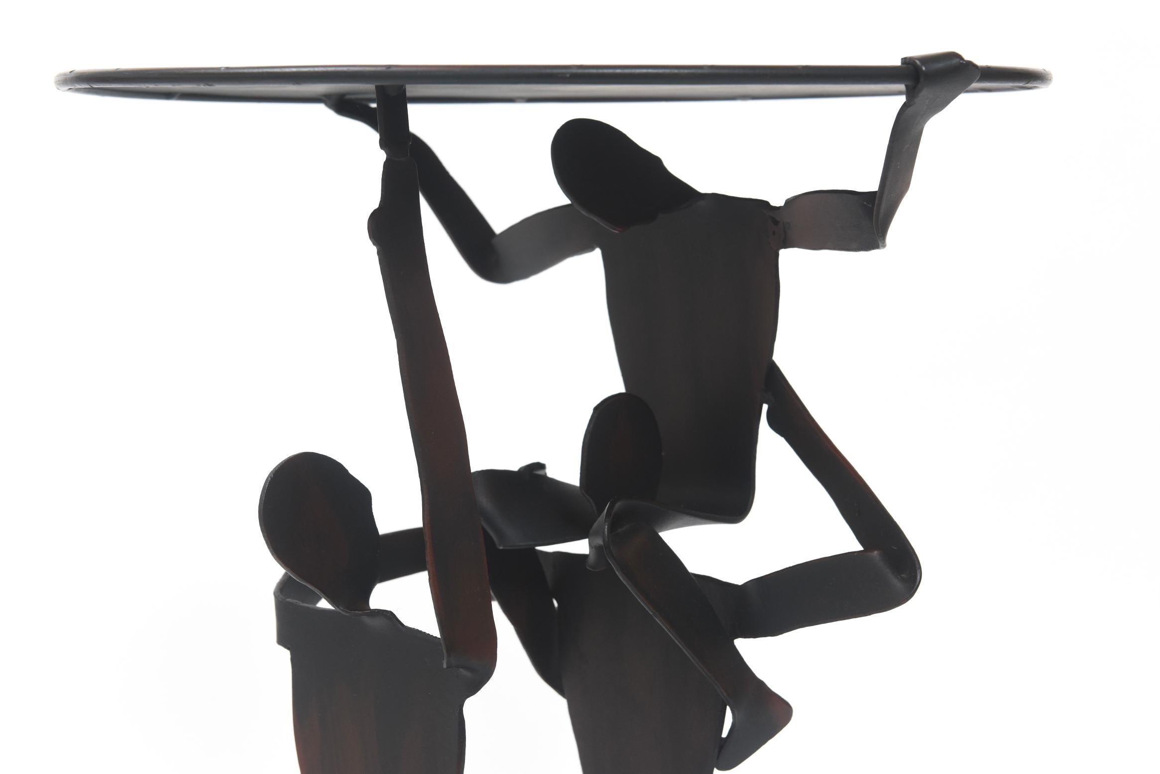 Métal Table d'appoint figurative en métal en vente