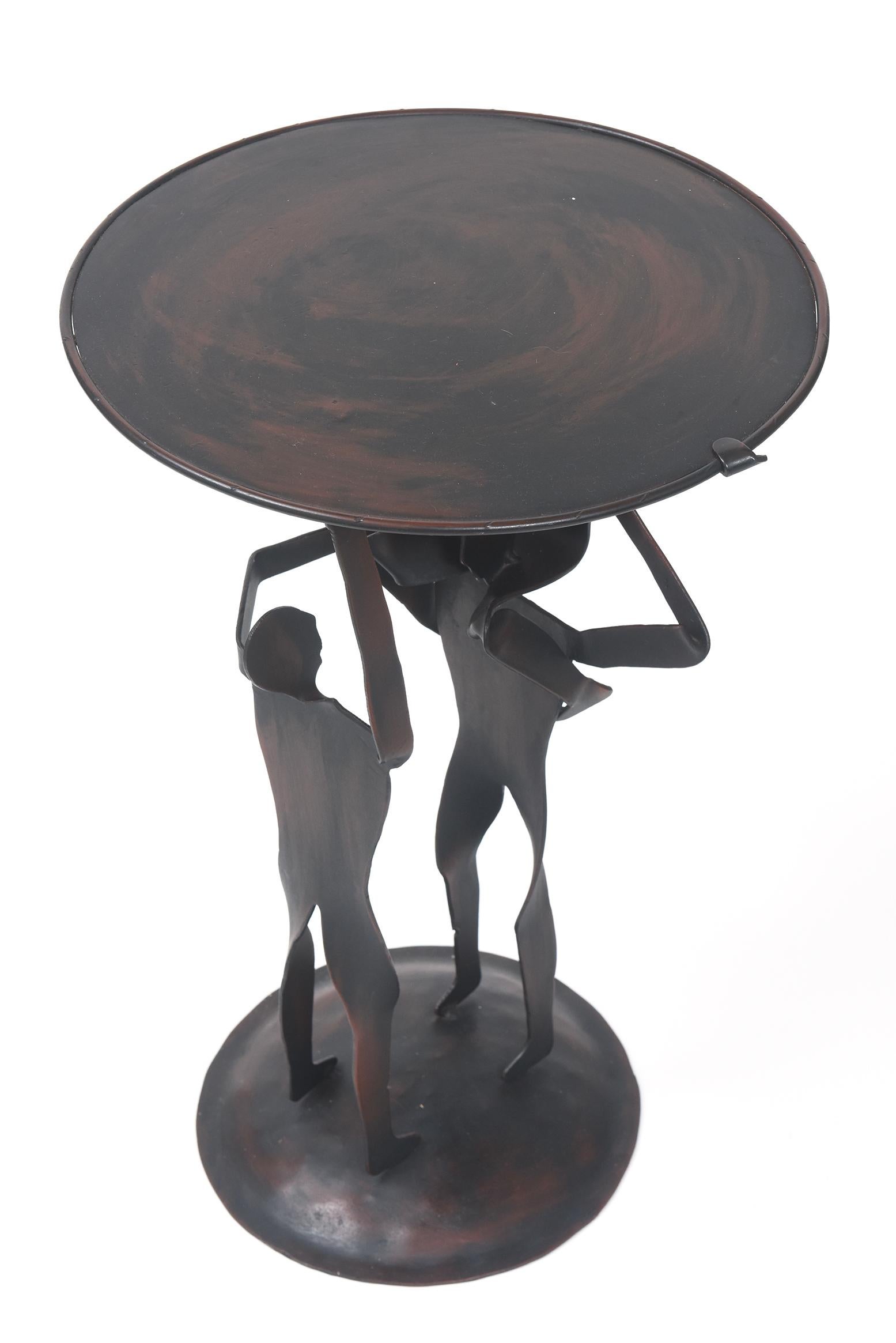 Table d'appoint figurative en métal en vente 2