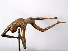 Scultura in bronzo dell'Uomo Acrobatico di Pieter Florizoon (1937-2015)