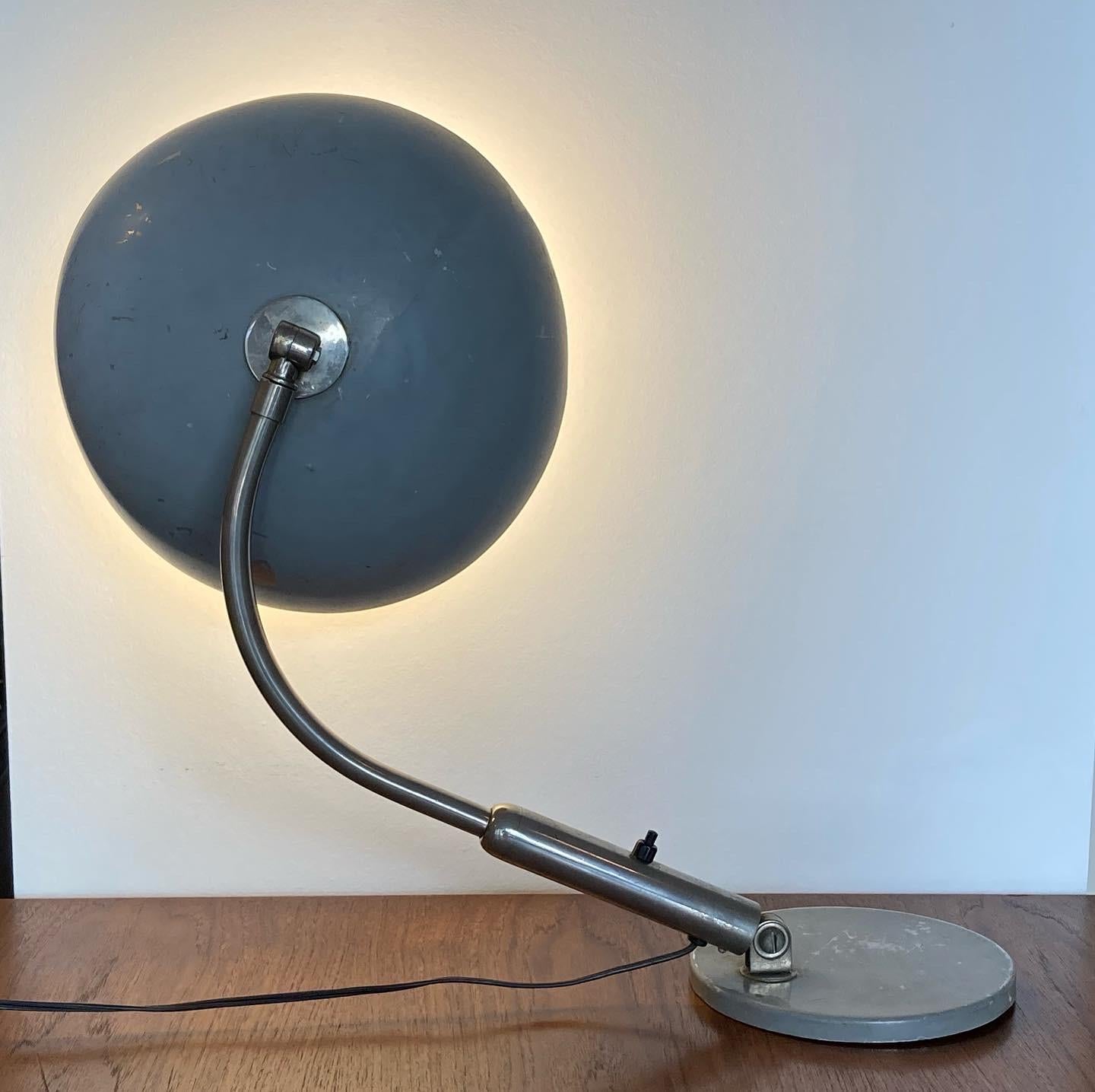Acrobatic Model 144 Desk Lamp by H. Busquet for Hala Zeist, Bauhaus In Fair Condition For Sale In Basel, BS