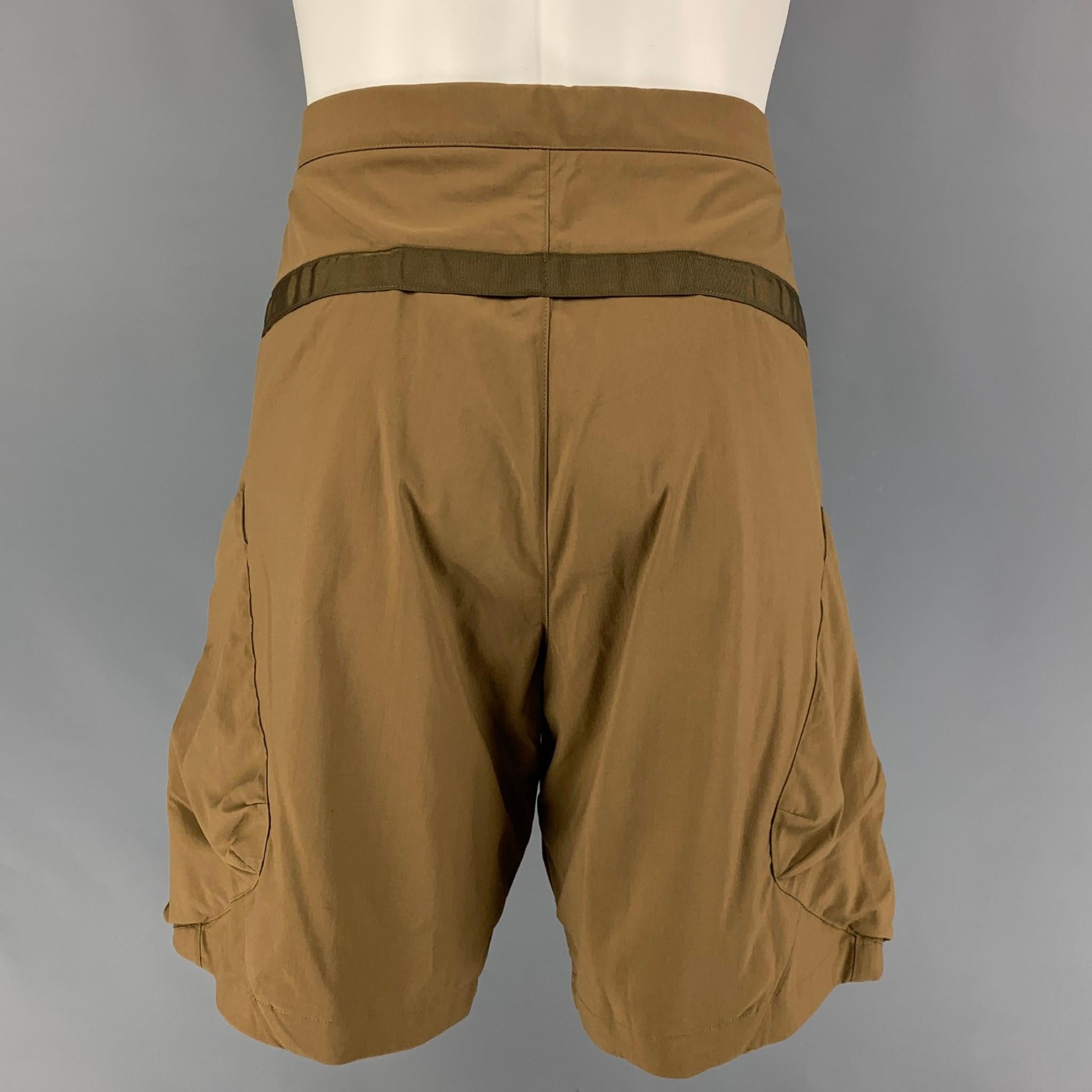 ACRONYM SS 22 'SP29-M' shorts comes in a tan polyester featuring cargo pockets, ribbon trim, and a adjustable belt closure. 

New With Tags. 
Marked: L
Original Retail Price: $730.00

Measurements:

Waist: 38 in.
Rise: 13.5 in.
Inseam: 9 in. 