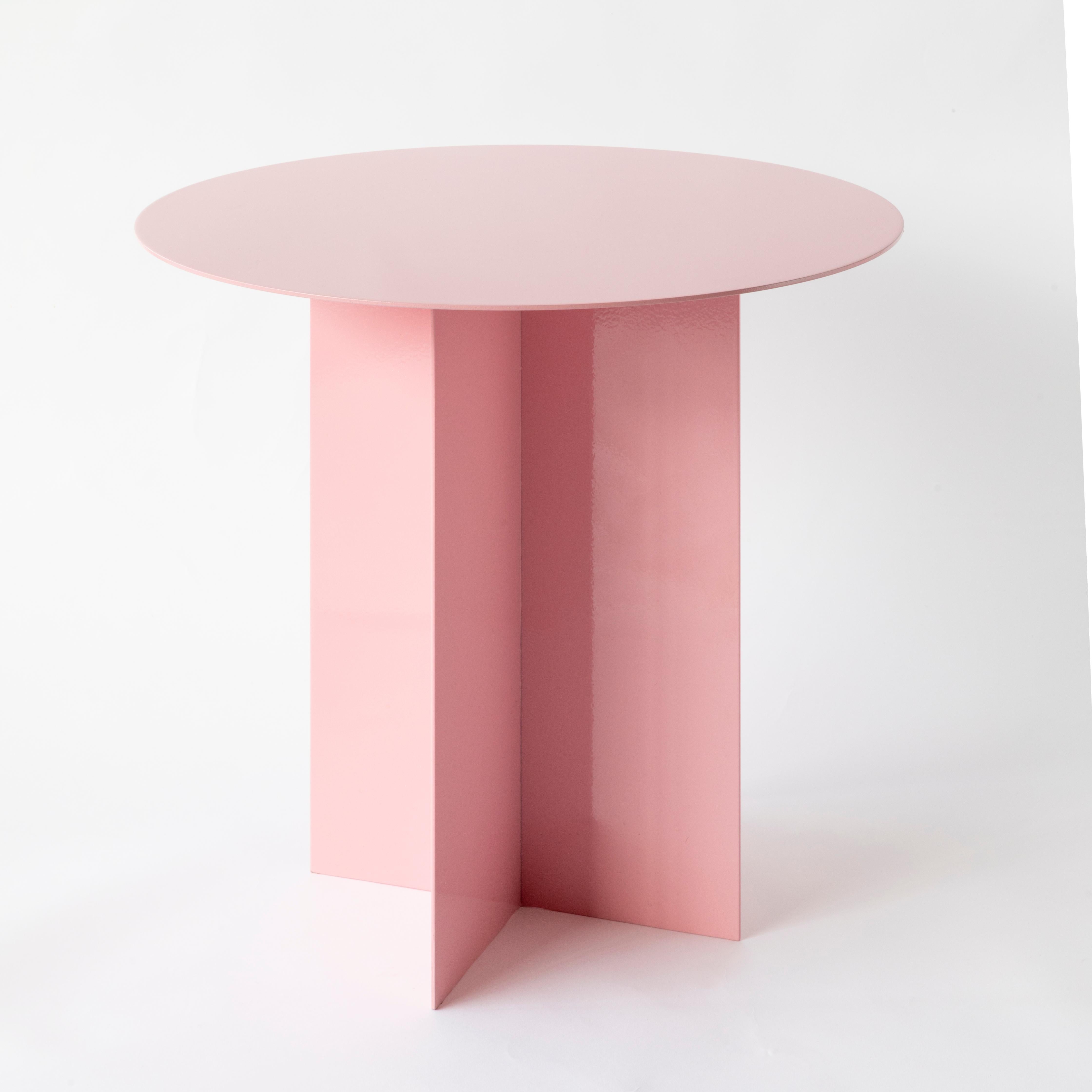 21st Century Customizable Across Round Pink Lacquered Coffee Table in Iron In New Condition For Sale In Roma, IT