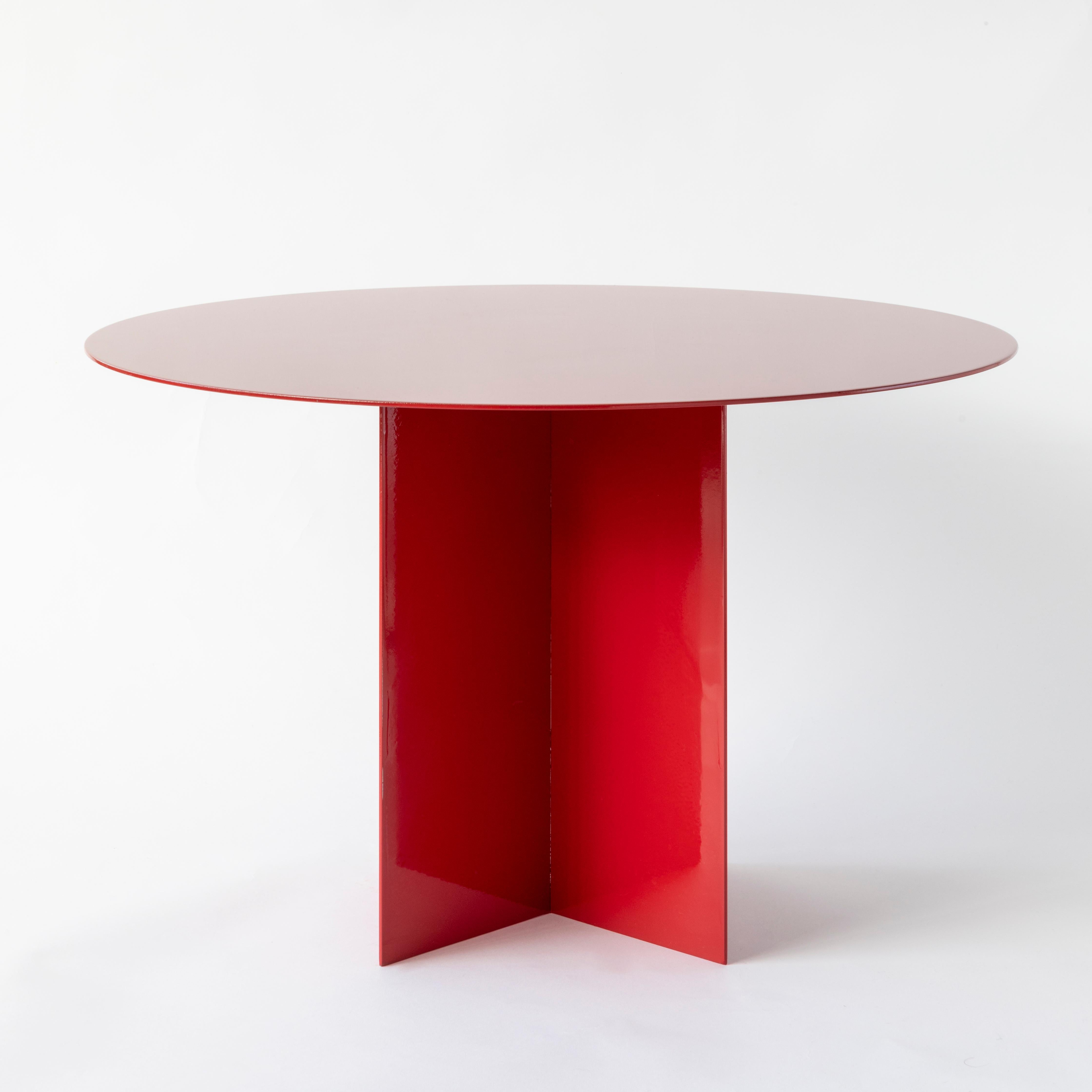 Table basse ronde laquée rouge du 21e siècle personnalisable en fer Neuf - En vente à Roma, IT